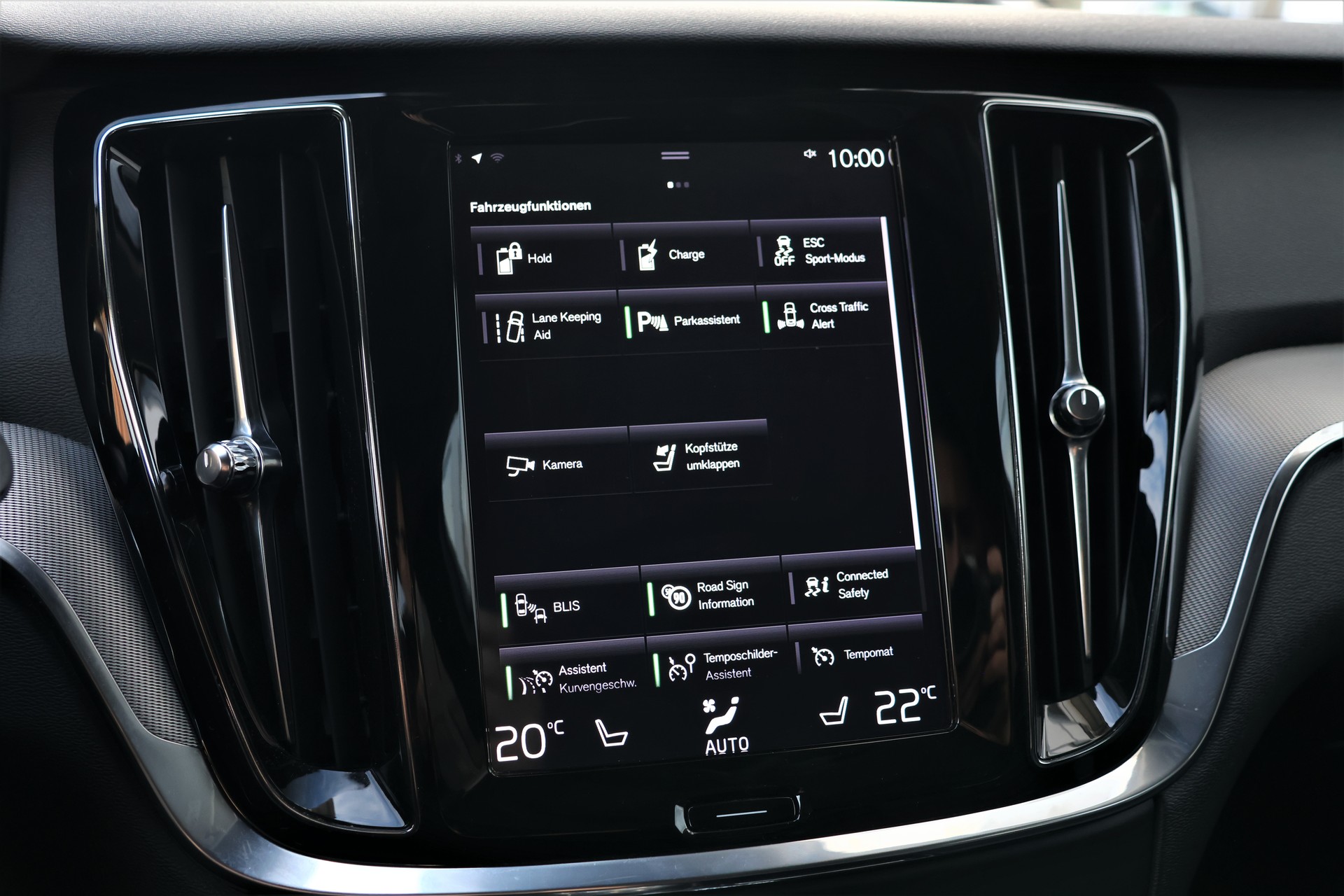 VOLVO V60 T6 eAWD Twin Engine Inscription Geartronic (CH) + 2.0T AHK-image-24
