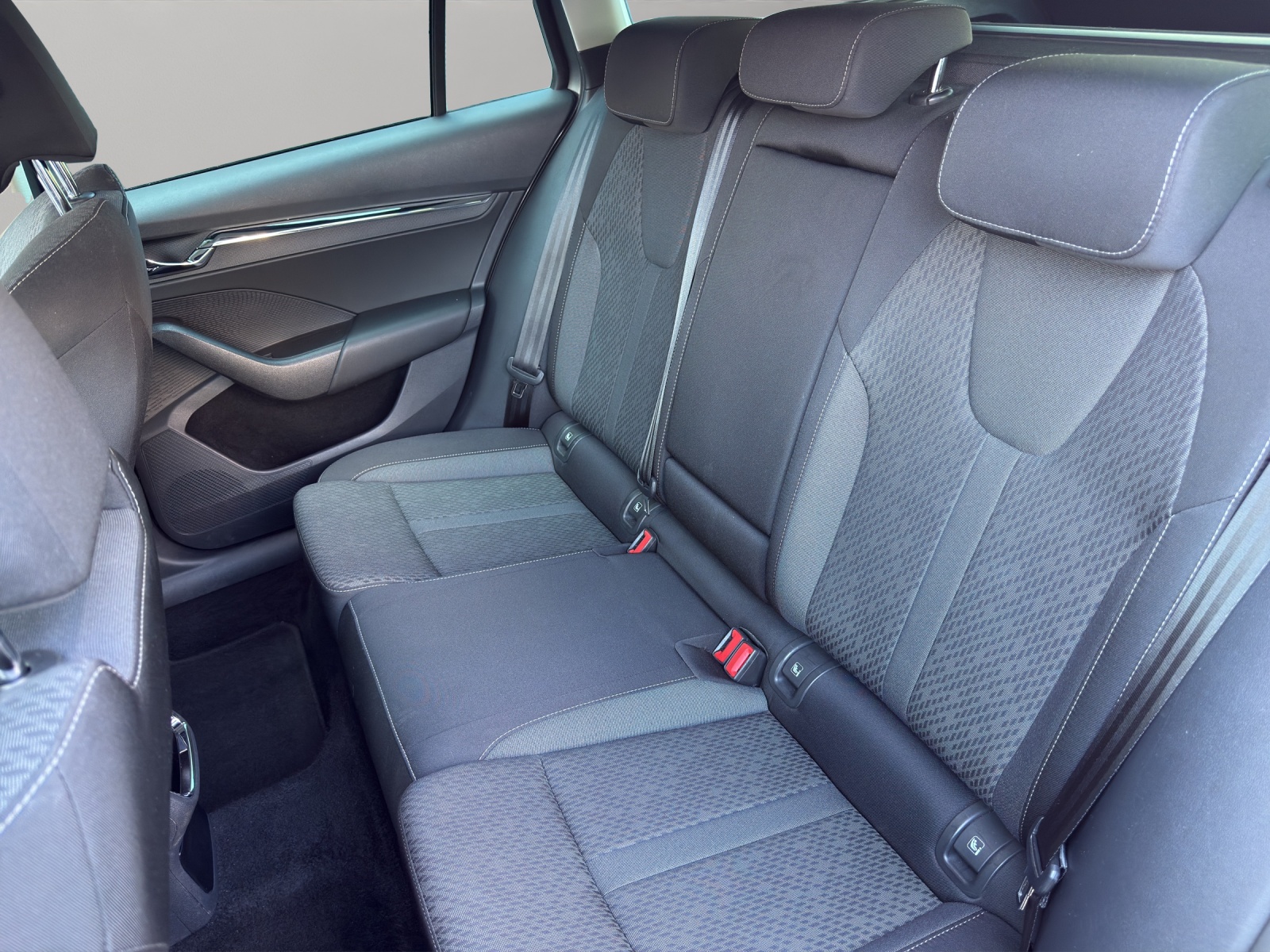 SKODA Octavia Combi 1.5 TSI mHEV DSG Style-image-15