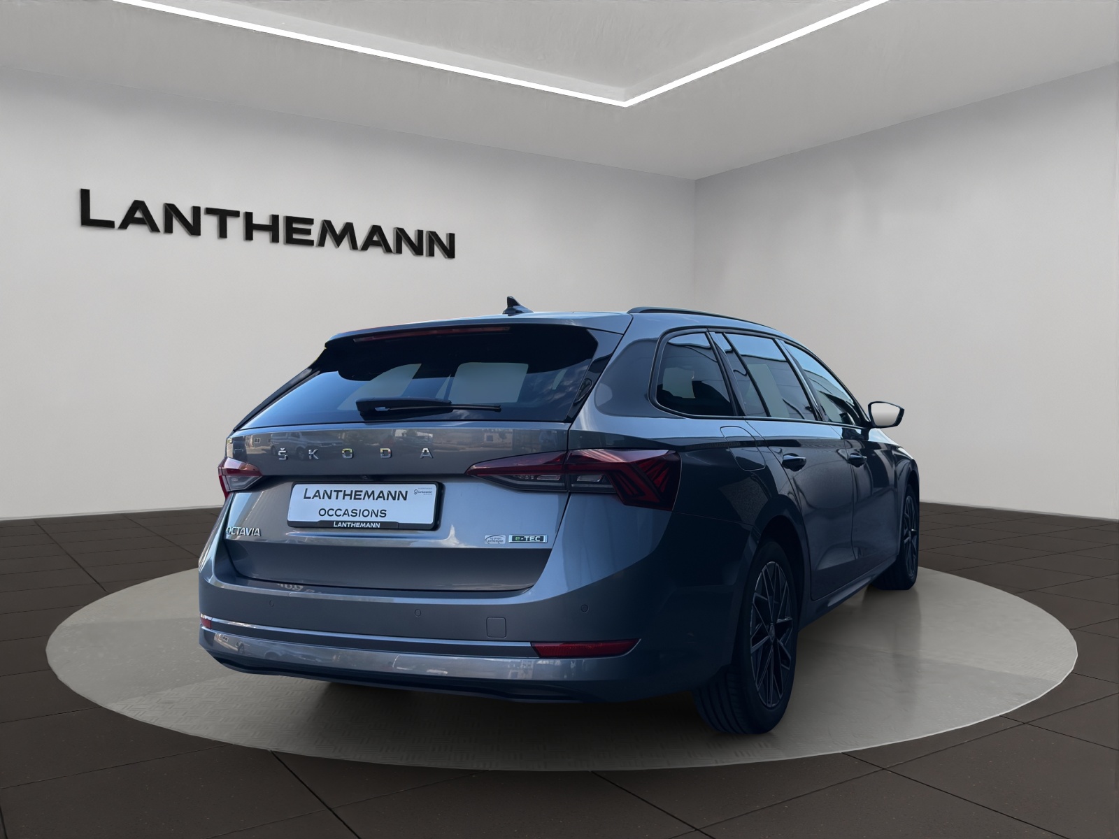 SKODA Octavia Combi 1.5 TSI mHEV DSG Style-image-4