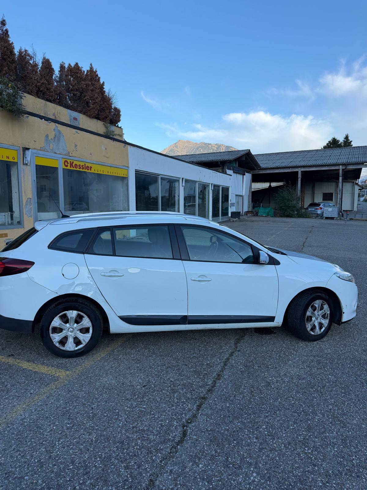RENAULT Mégane Grandtour 1.5 dCi Dynamique EDC-image-3