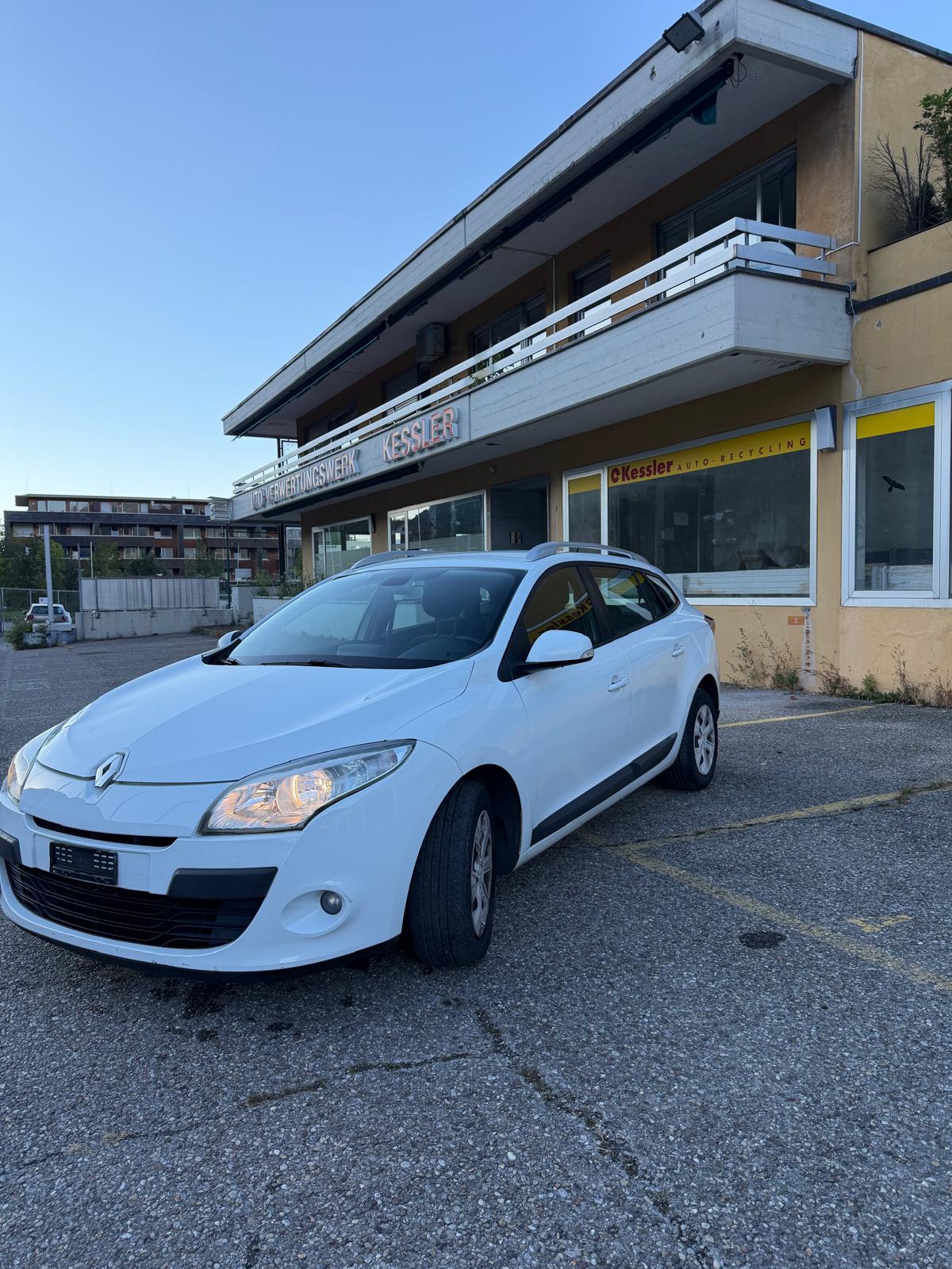 RENAULT Mégane Grandtour 1.5 dCi Dynamique EDC-image-1