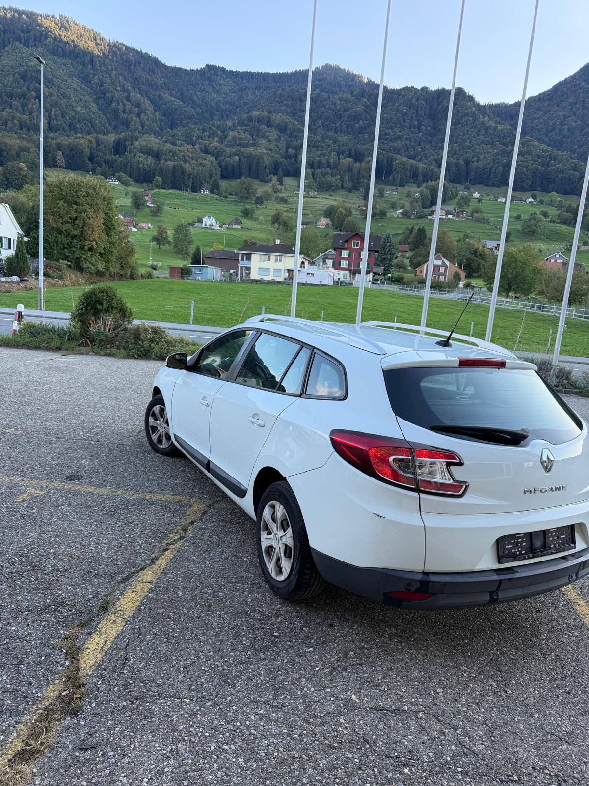 RENAULT Mégane Grandtour 1.5 dCi Dynamique EDC-image-6