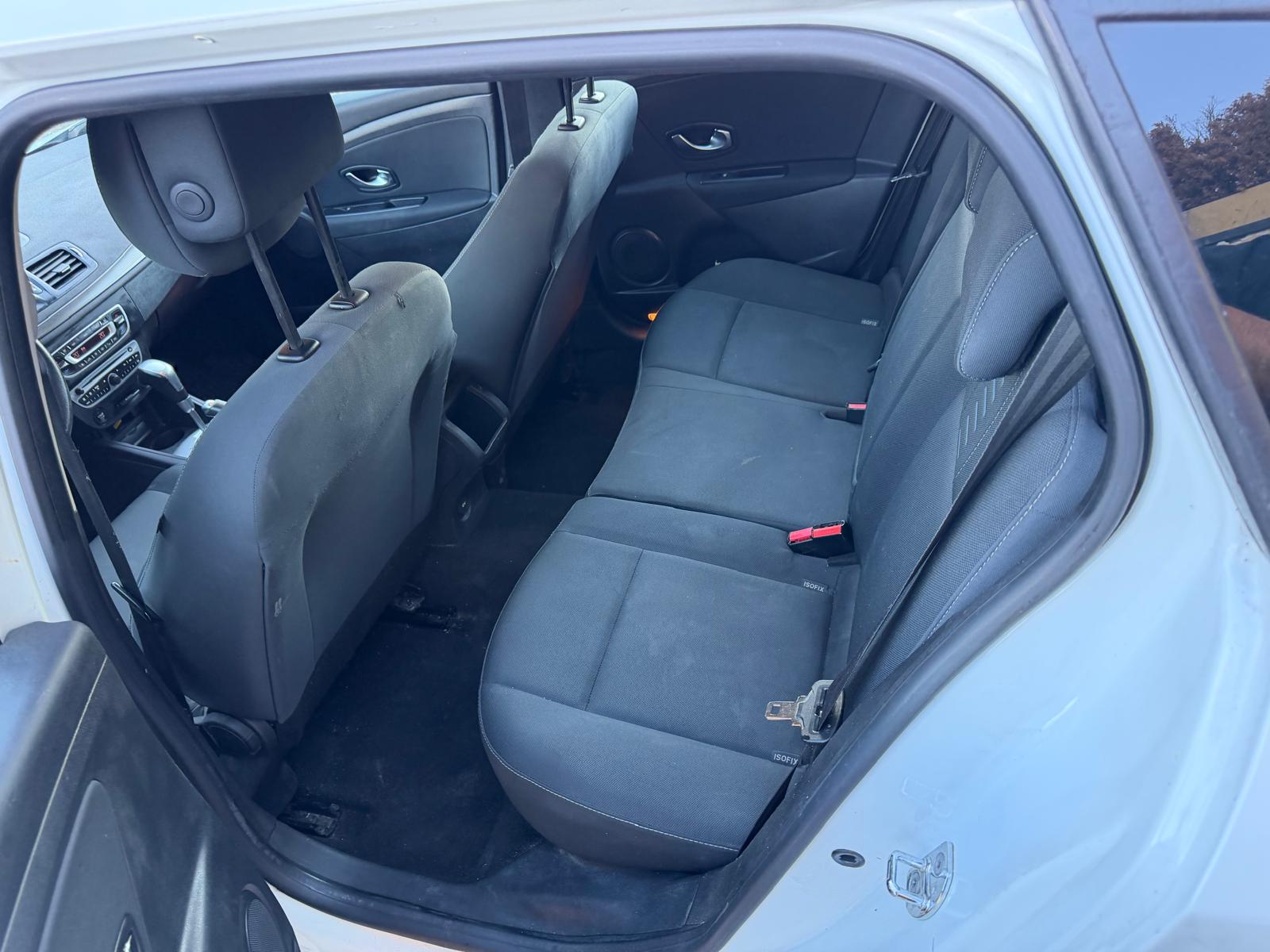 RENAULT Mégane Grandtour 1.5 dCi Dynamique EDC-image-9