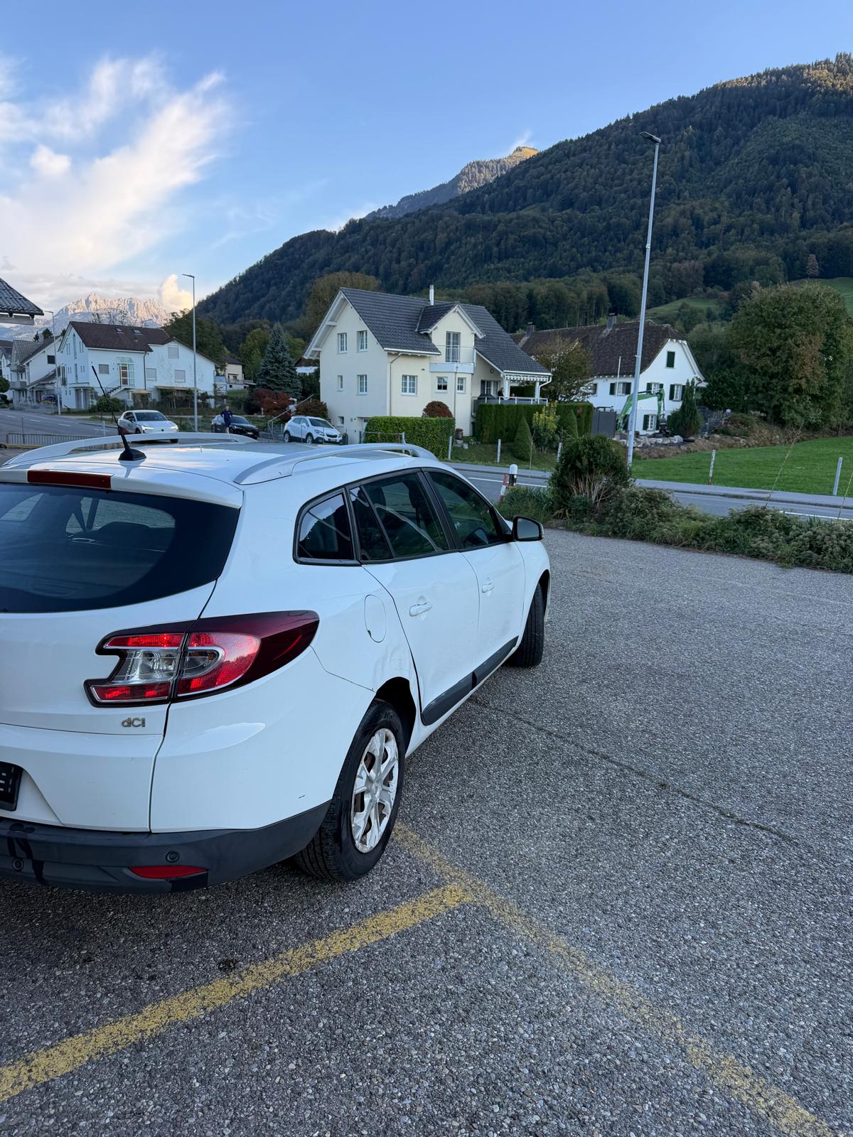 RENAULT Mégane Grandtour 1.5 dCi Dynamique EDC-image-5