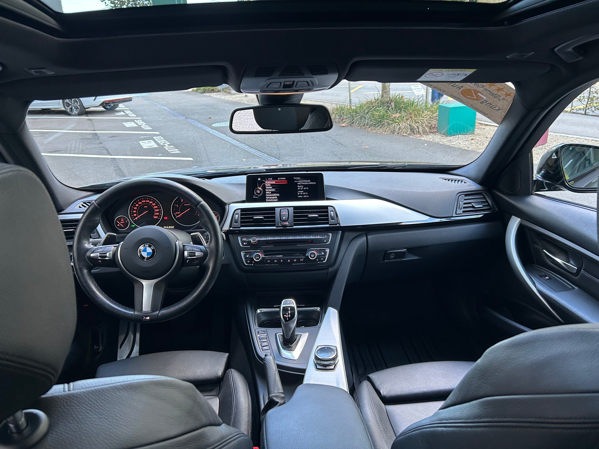BMW 330d xDrive Touring Sport Line Steptronic-image-6