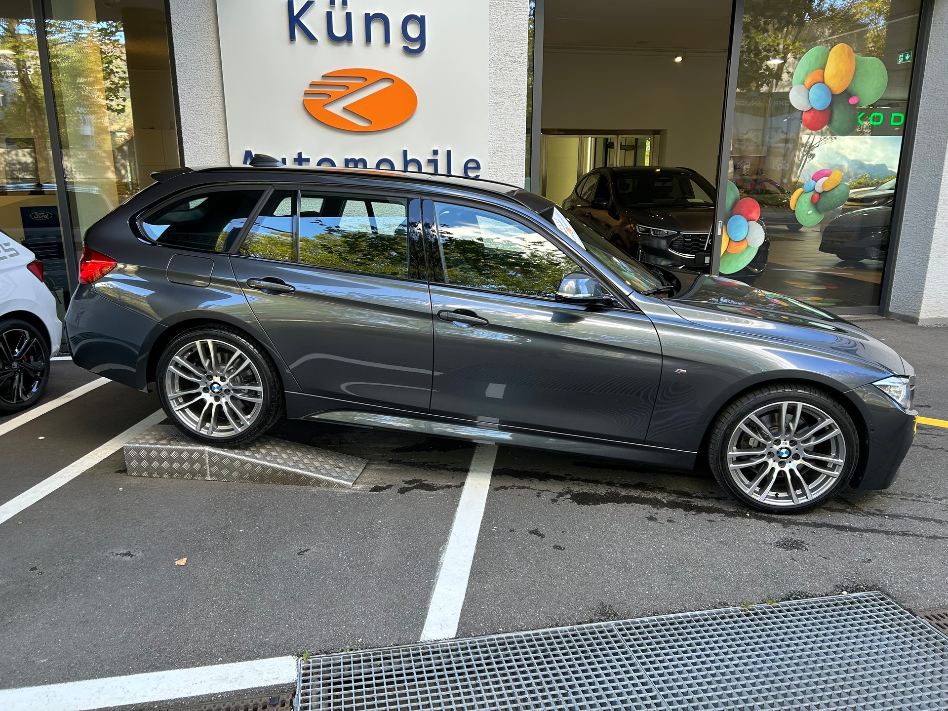 BMW 330d xDrive Touring Sport Line Steptronic-image-1