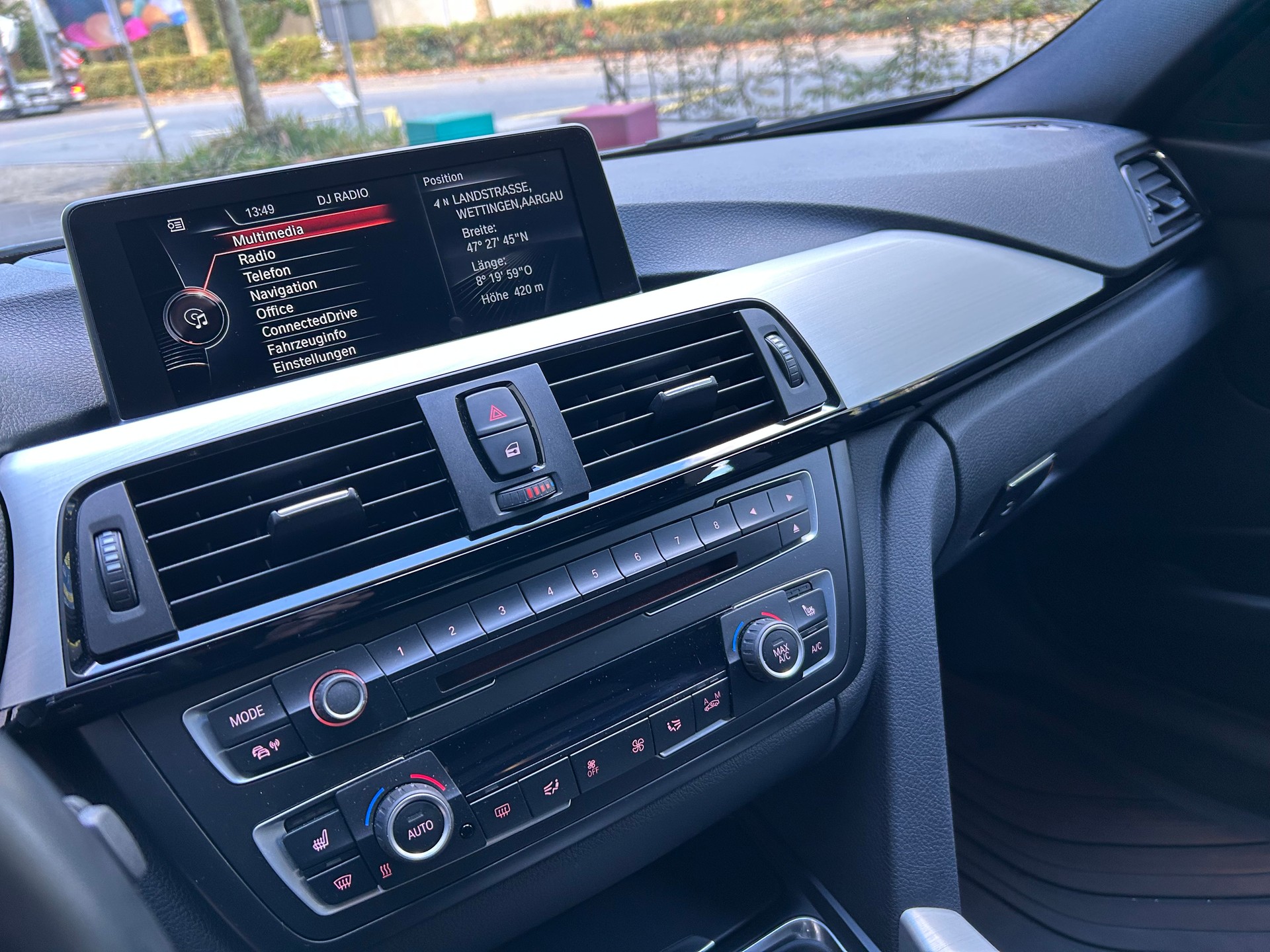 BMW 330d xDrive Touring Sport Line Steptronic-image-9