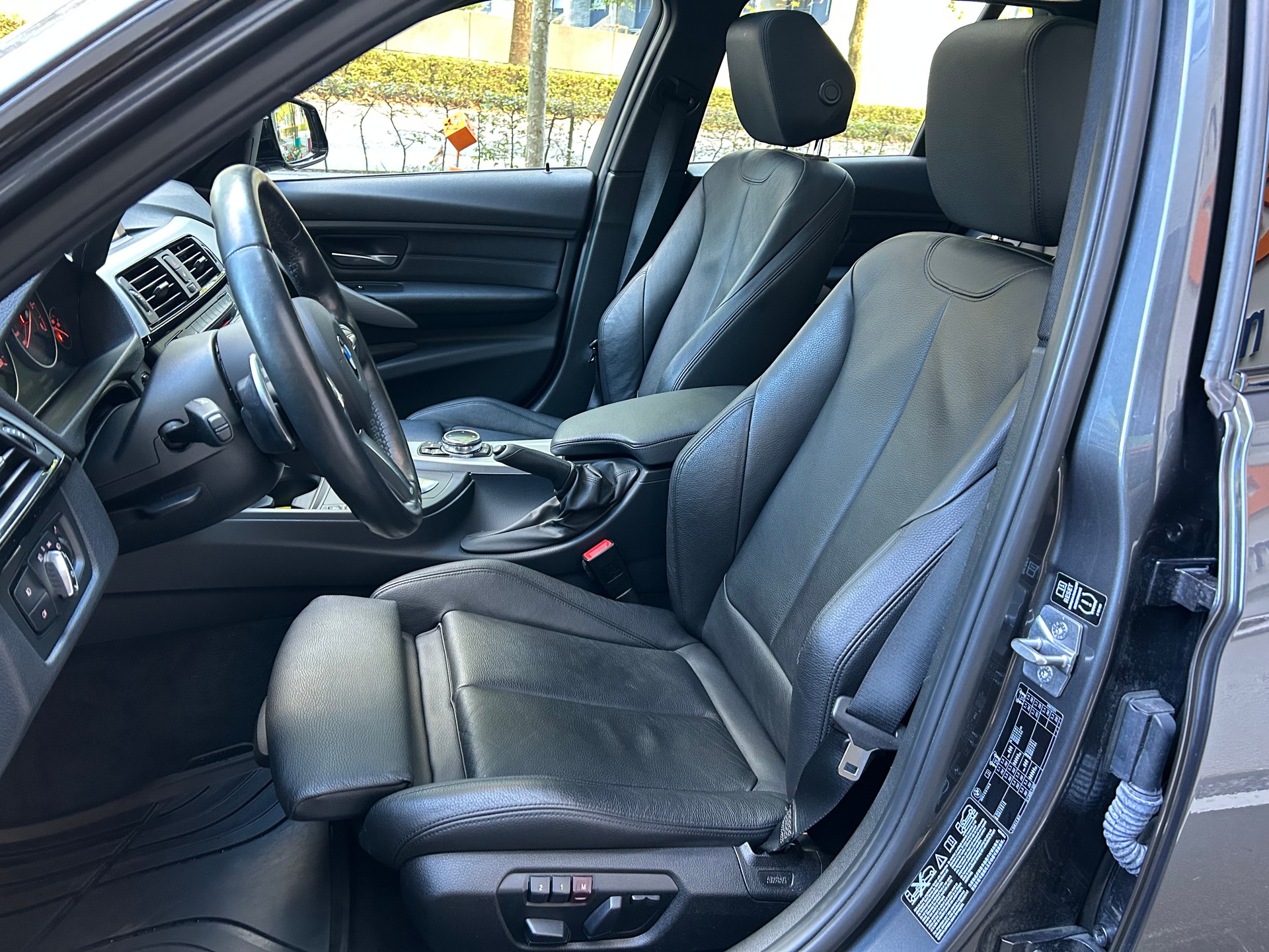 BMW 330d xDrive Touring Sport Line Steptronic-image-7