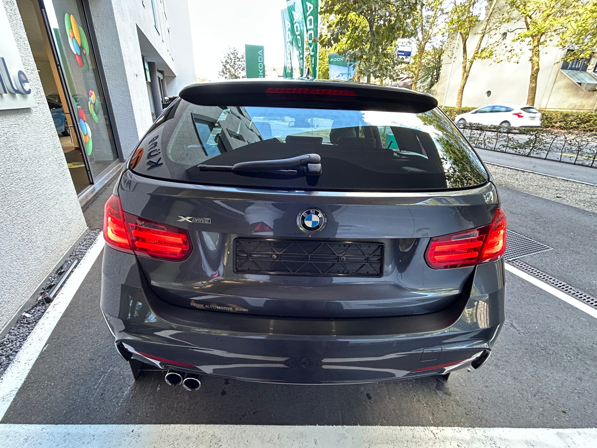 BMW 330d xDrive Touring Sport Line Steptronic-image-3
