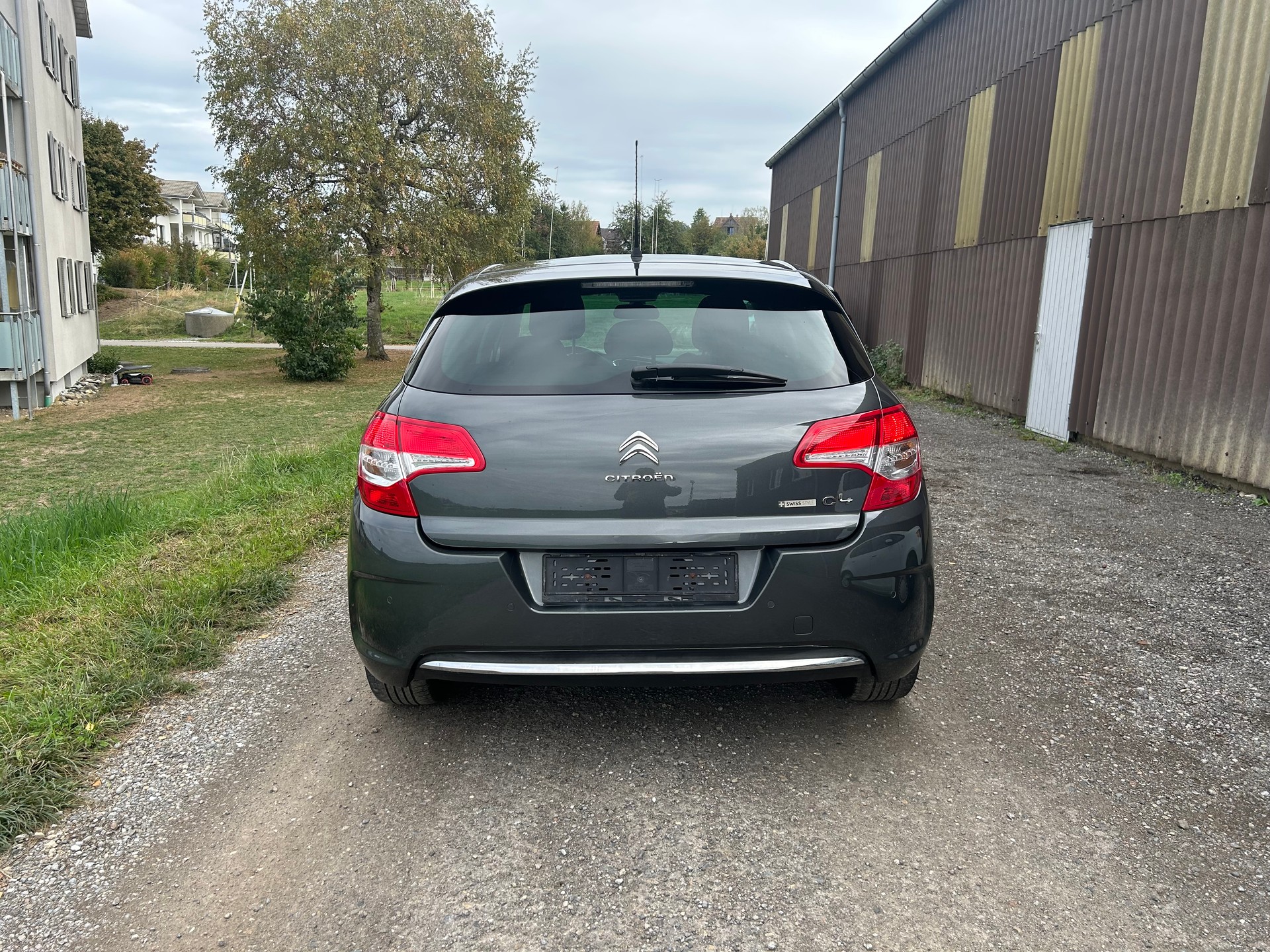 CITROEN C4 Berline 1.6 VTi Swiss Style-image-4