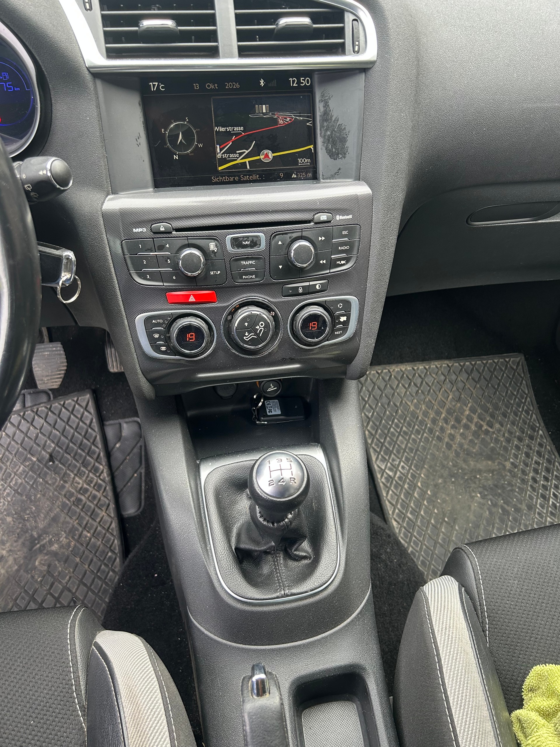 CITROEN C4 Berline 1.6 VTi Swiss Style-image-9