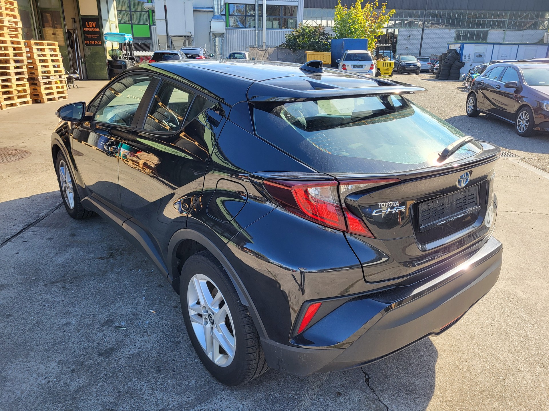 TOYOTA C-HR 1.8 HSD CVT Comfort-image-3