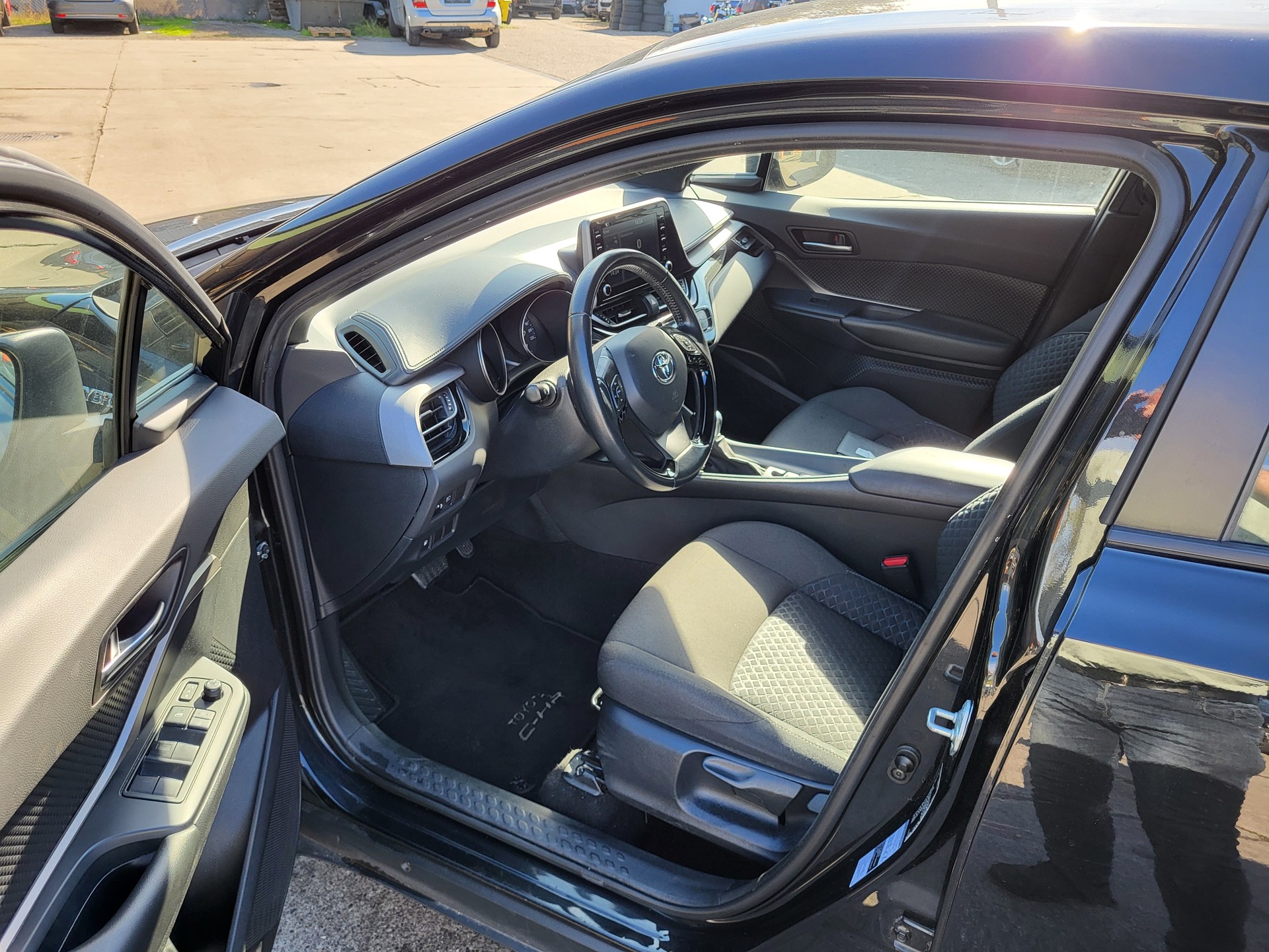 TOYOTA C-HR 1.8 HSD CVT Comfort-image-13
