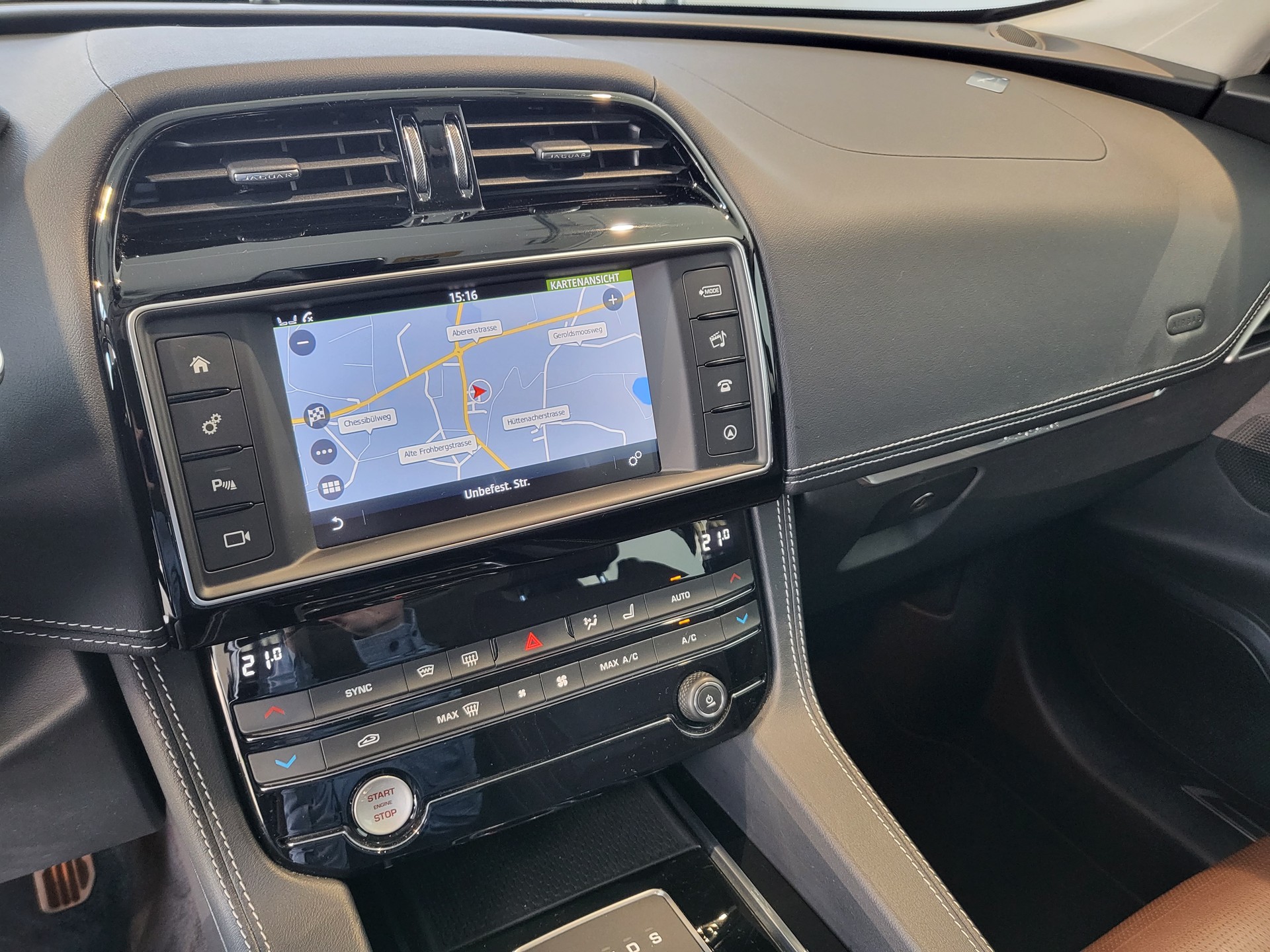 JAGUAR F-Pace 3.0 V6 S AWD Automatik-image-11