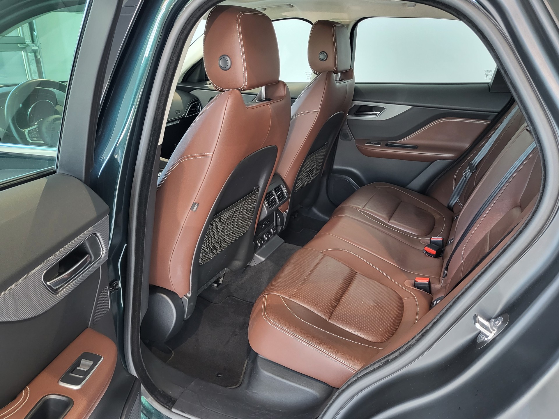 JAGUAR F-Pace 3.0 V6 S AWD Automatik-image-5