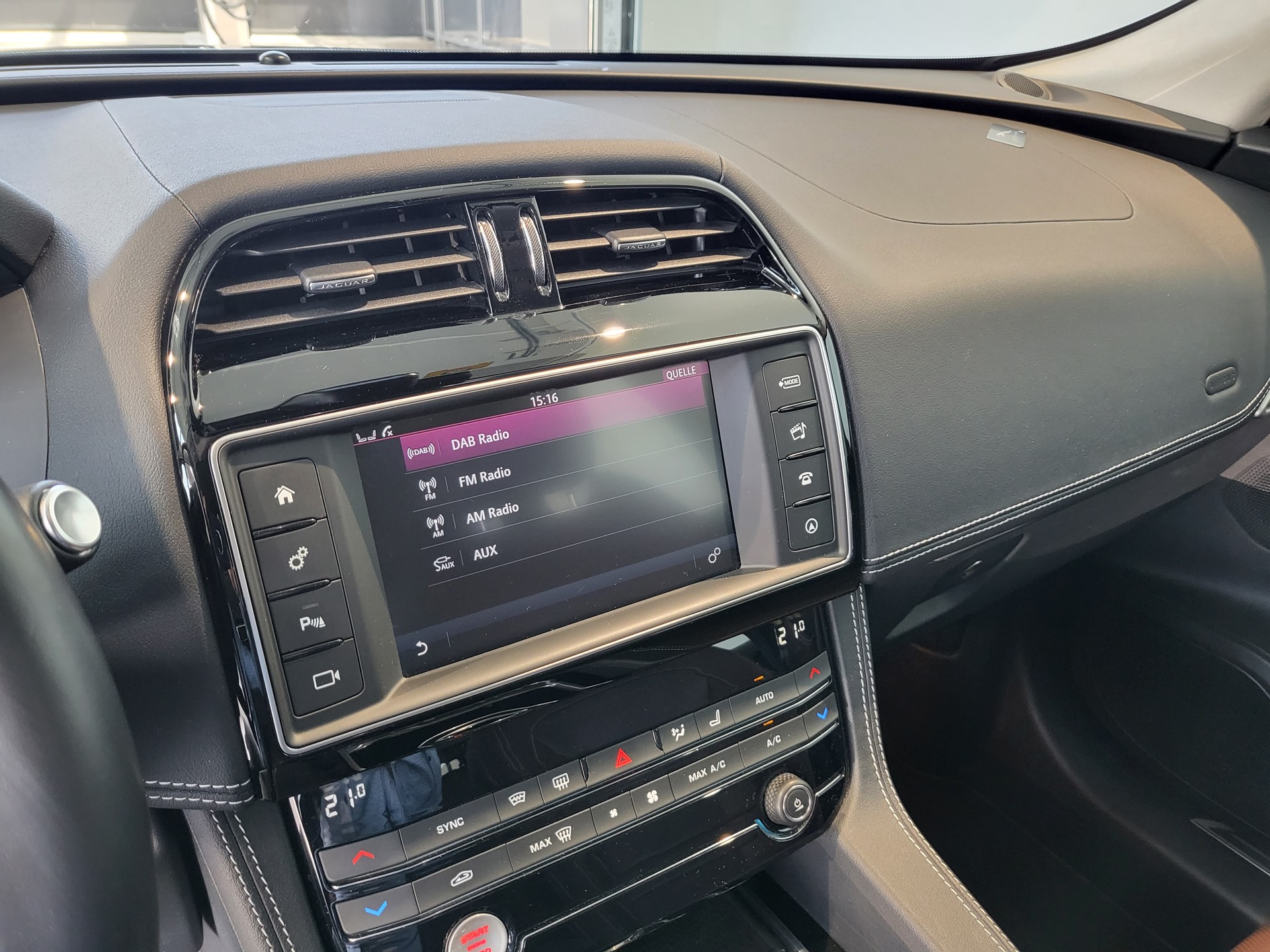 JAGUAR F-Pace 3.0 V6 S AWD Automatik-image-9