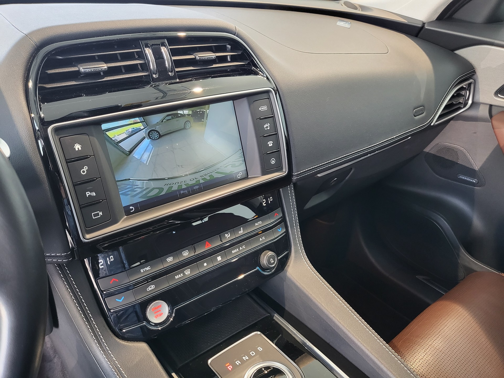 JAGUAR F-Pace 3.0 V6 S AWD Automatik-image-8