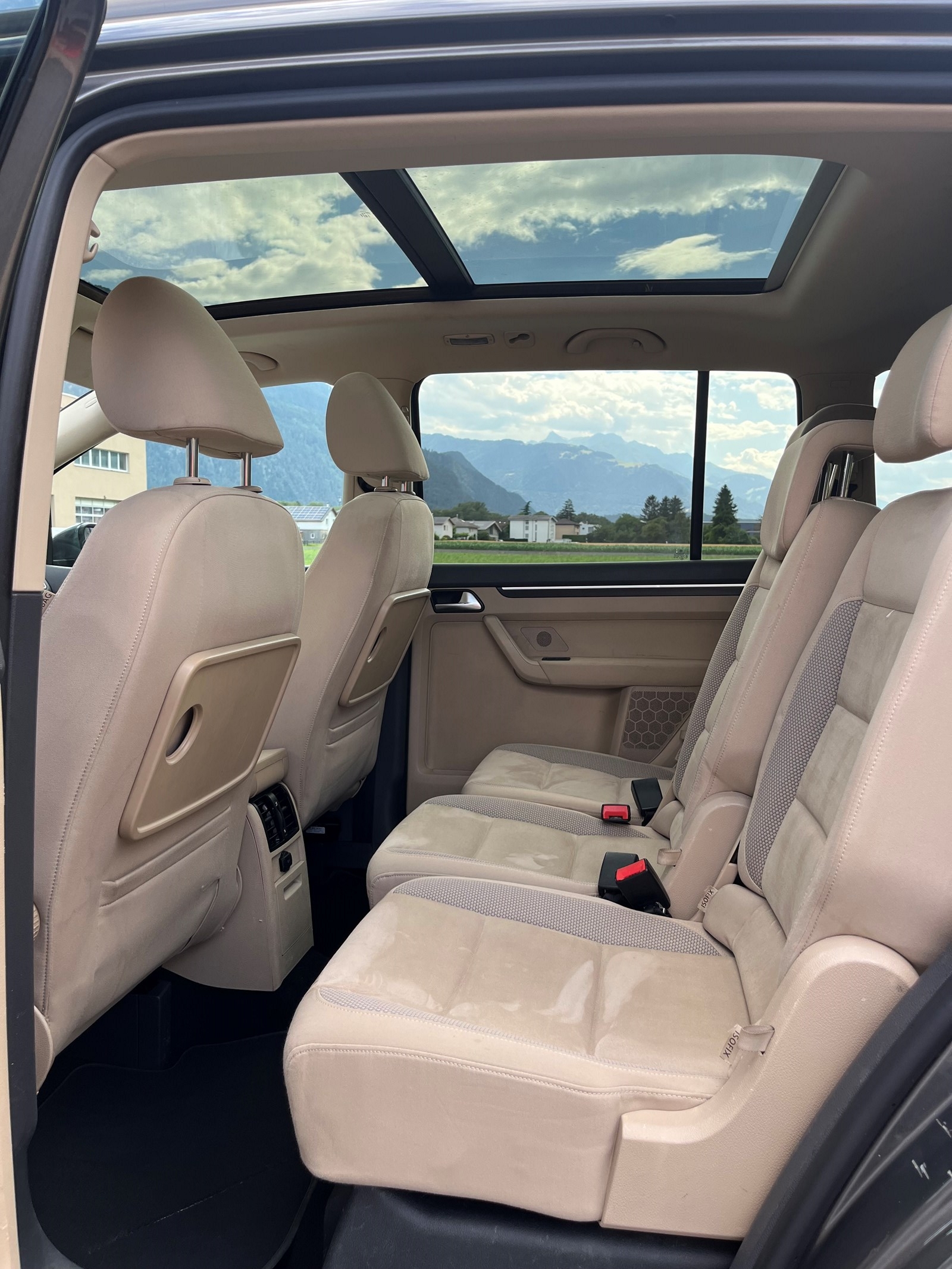 VW Touran 2.0 TDI Highline DSG-image-9