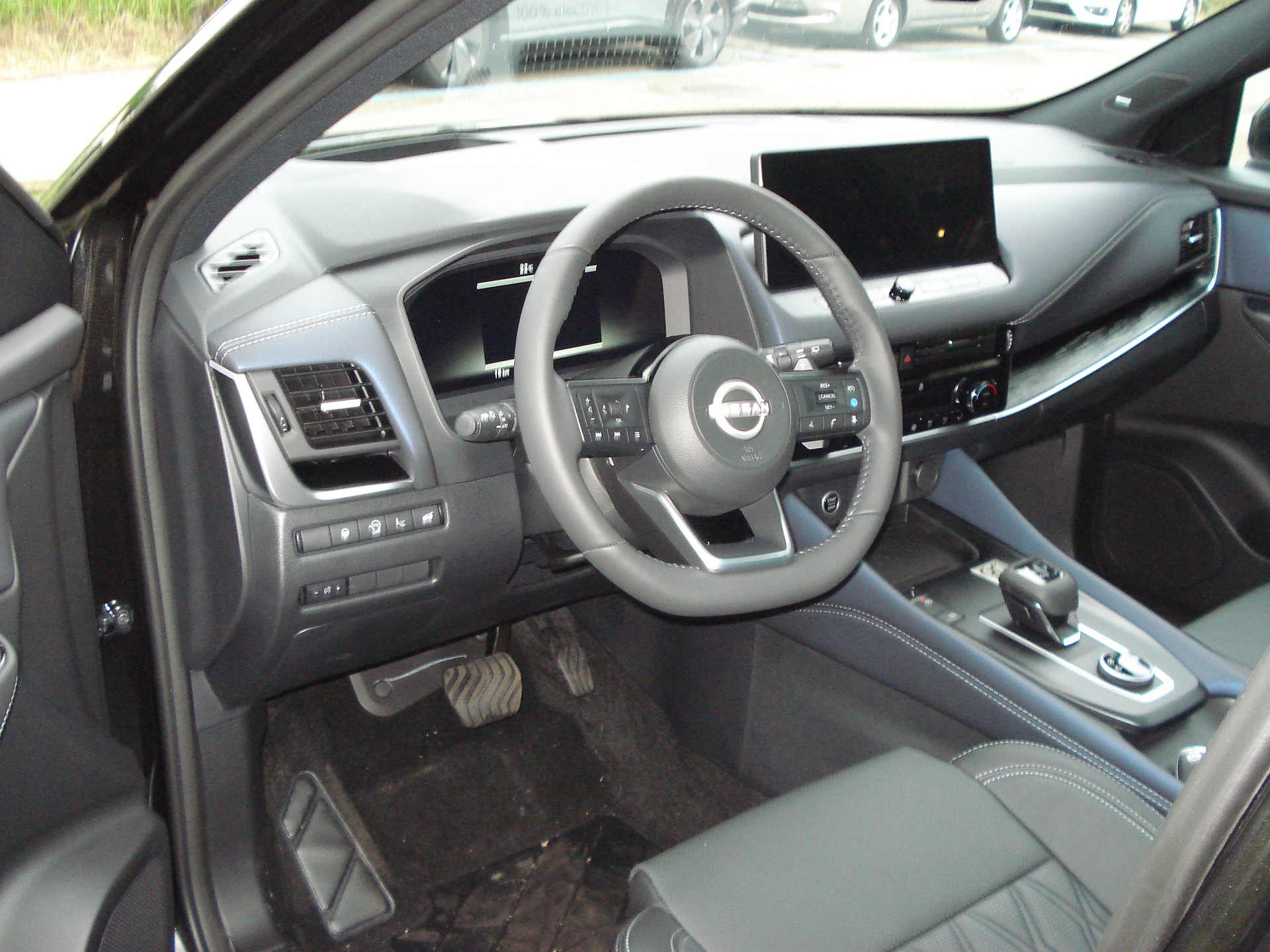 NISSAN Qashqai 1.3 DIG-T MHEV Tekna+ Xtronic 4x4-image-8