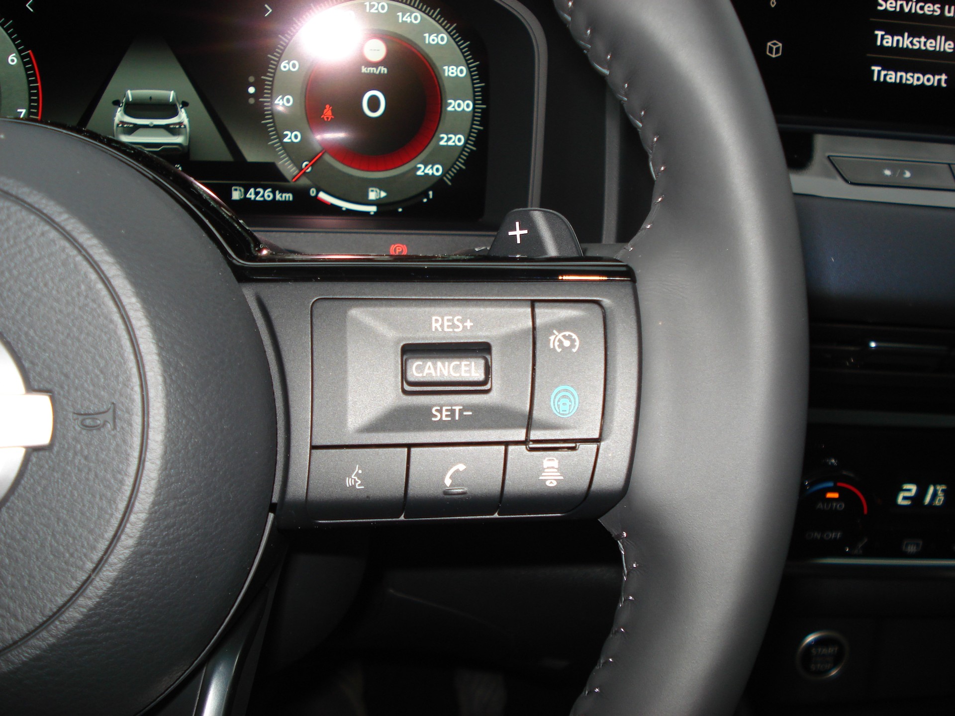 NISSAN Qashqai 1.3 DIG-T MHEV Tekna+ Xtronic 4x4-image-16