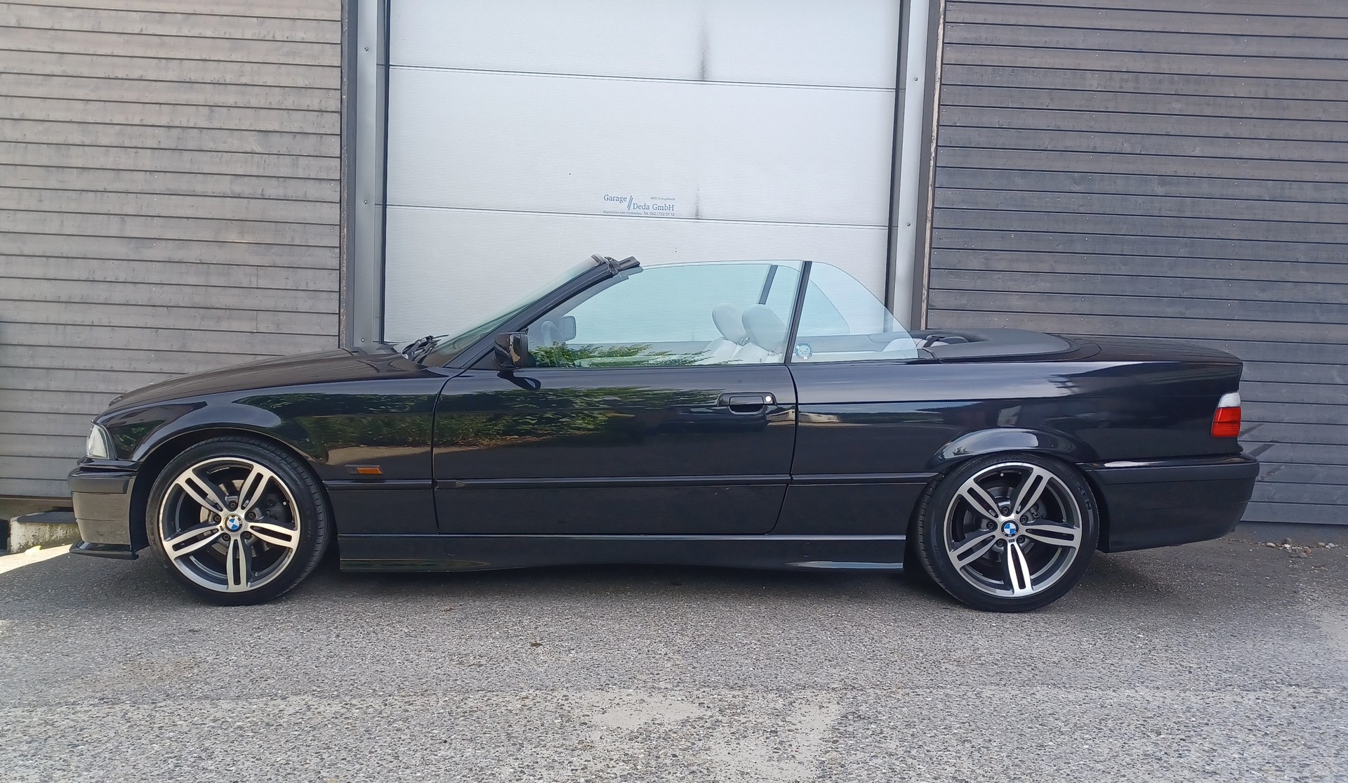 BMW 328i Cabrio-image-4