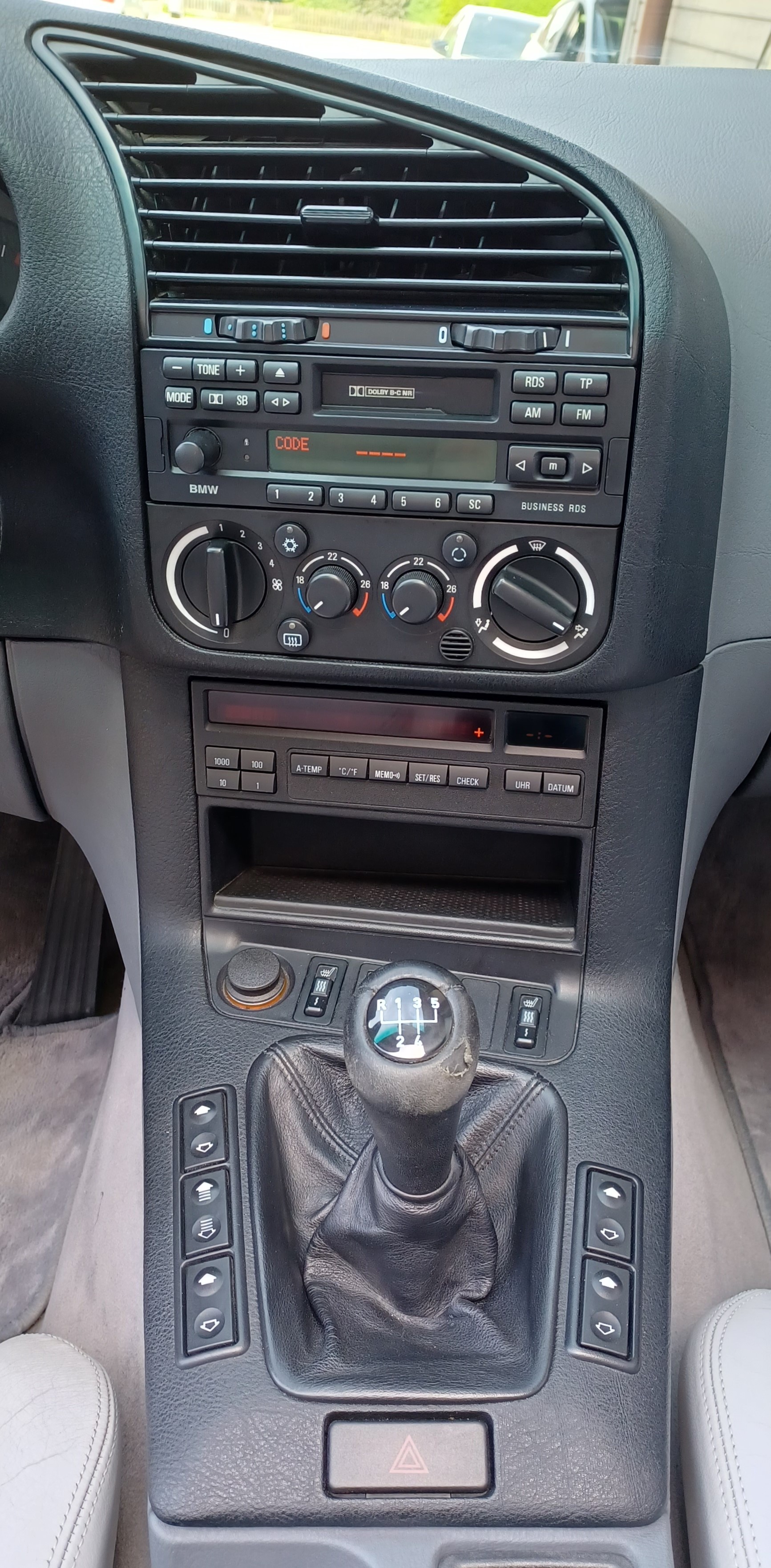 BMW 328i Cabrio-image-12