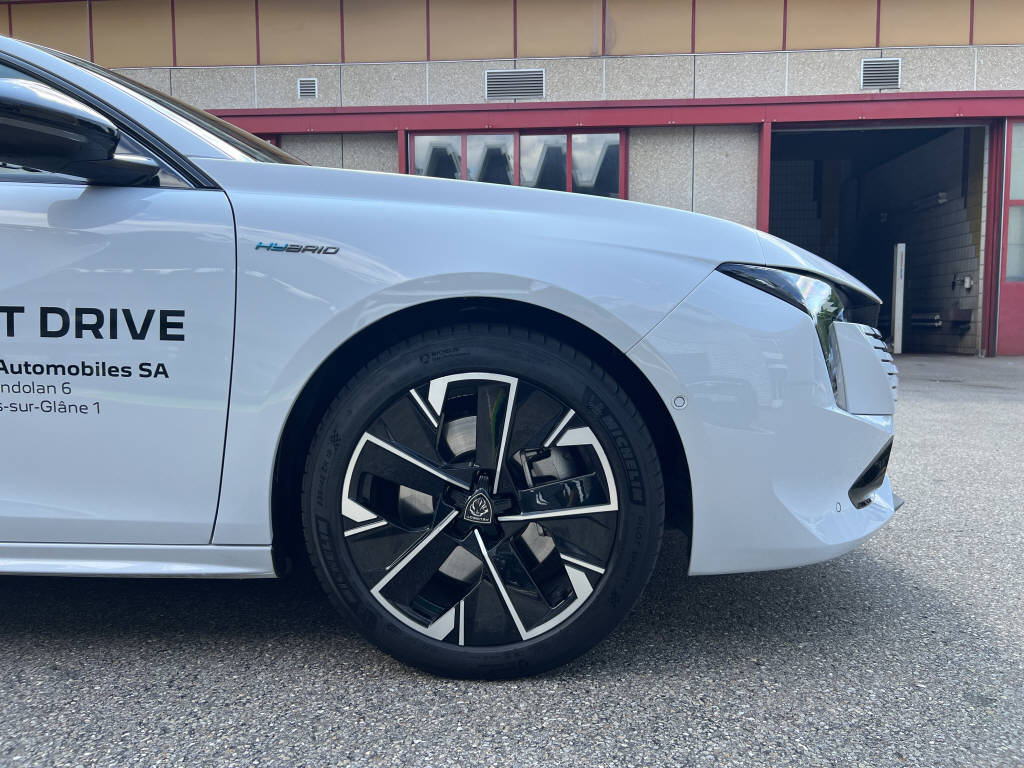 PEUGEOT 508 SW Plug-in Hybrid 225 GT-image-10