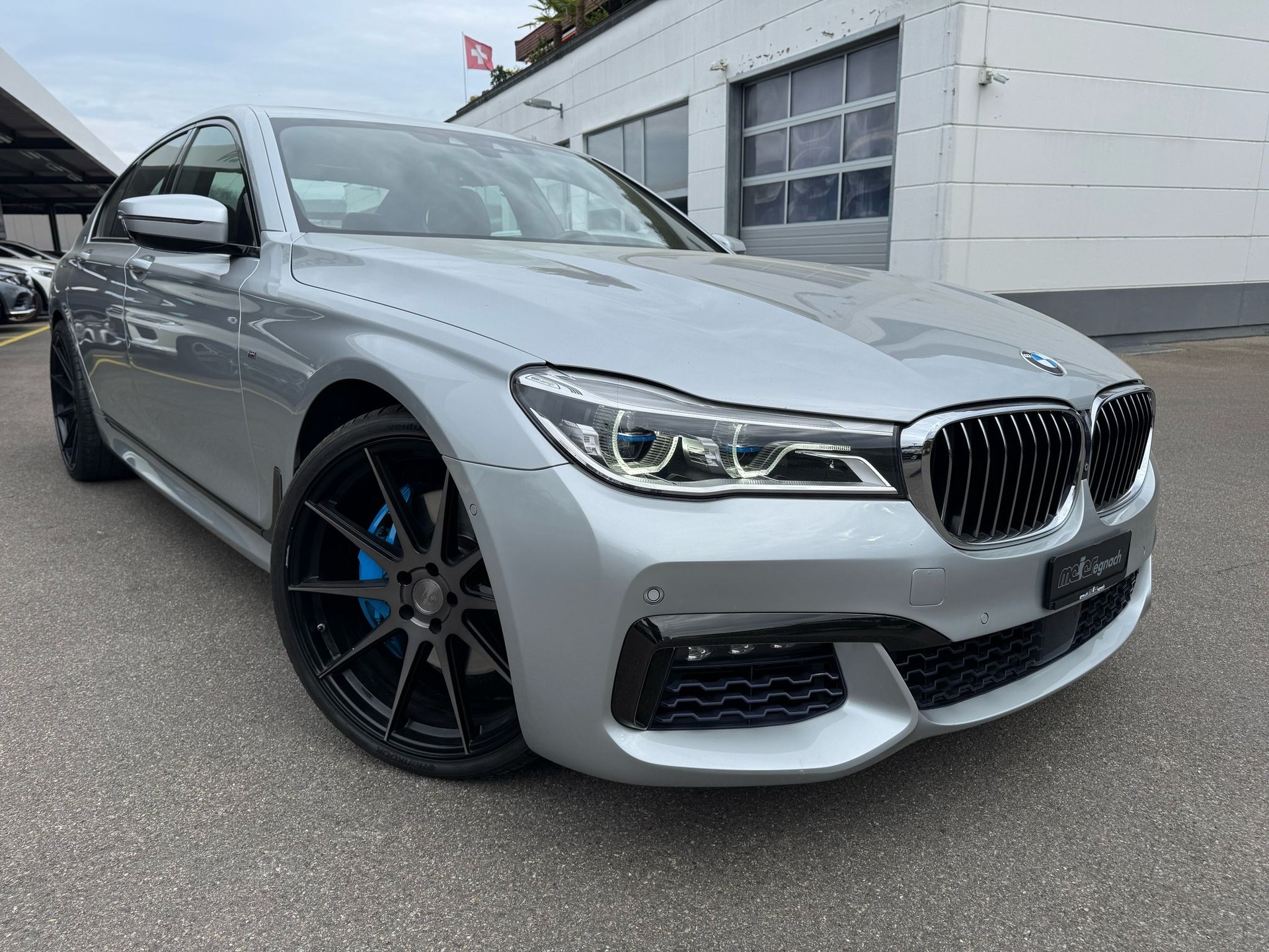 BMW 750i xDrive Steptronic-image-1