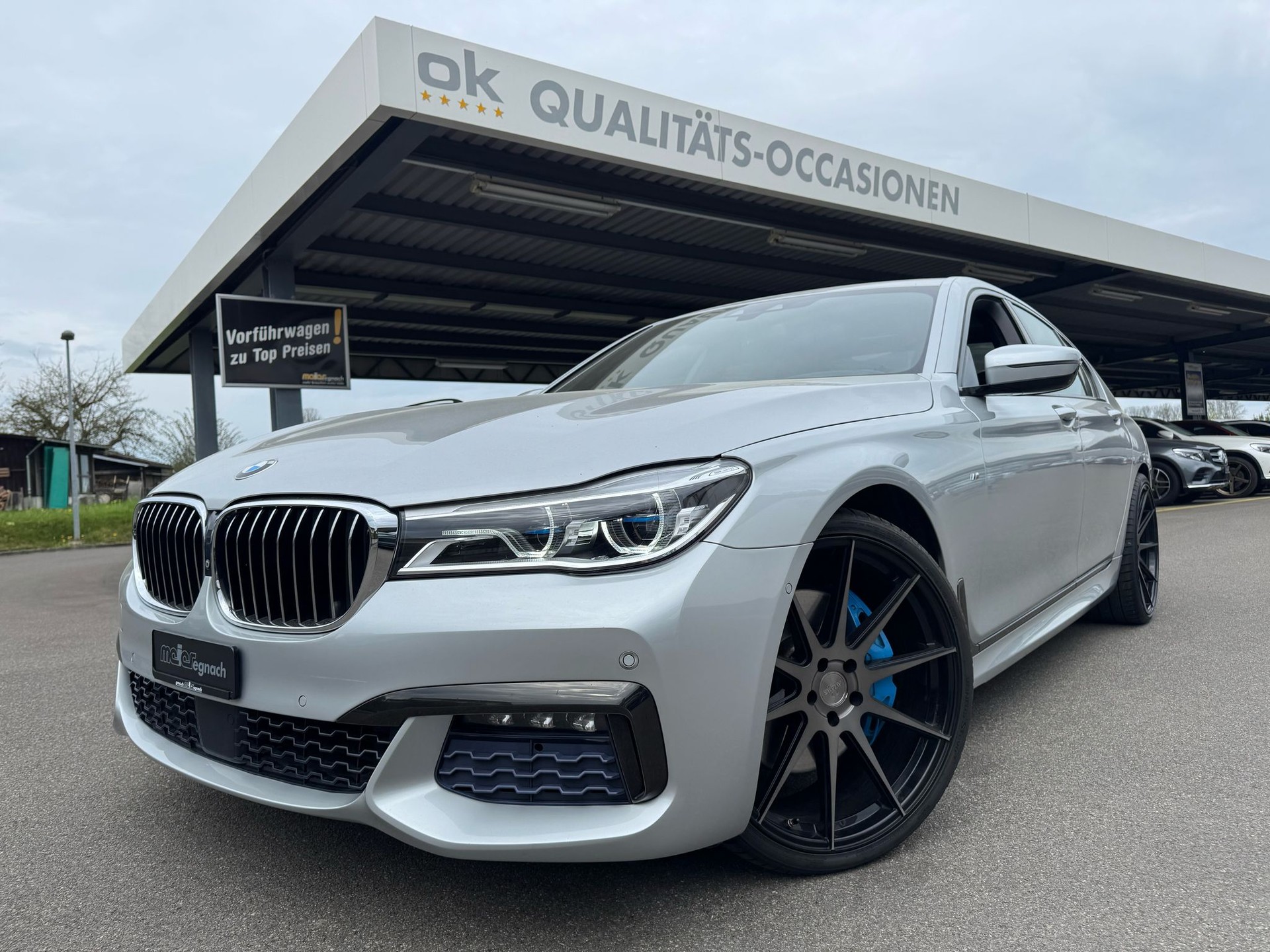BMW 750i xDrive Steptronic-image-0