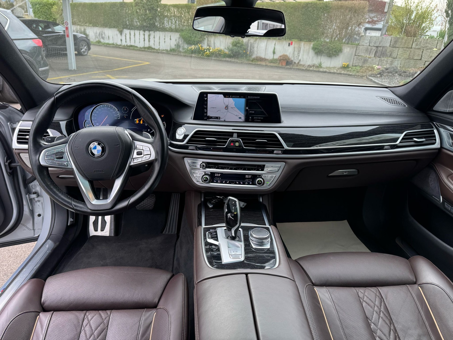 BMW 750i xDrive Steptronic-image-12
