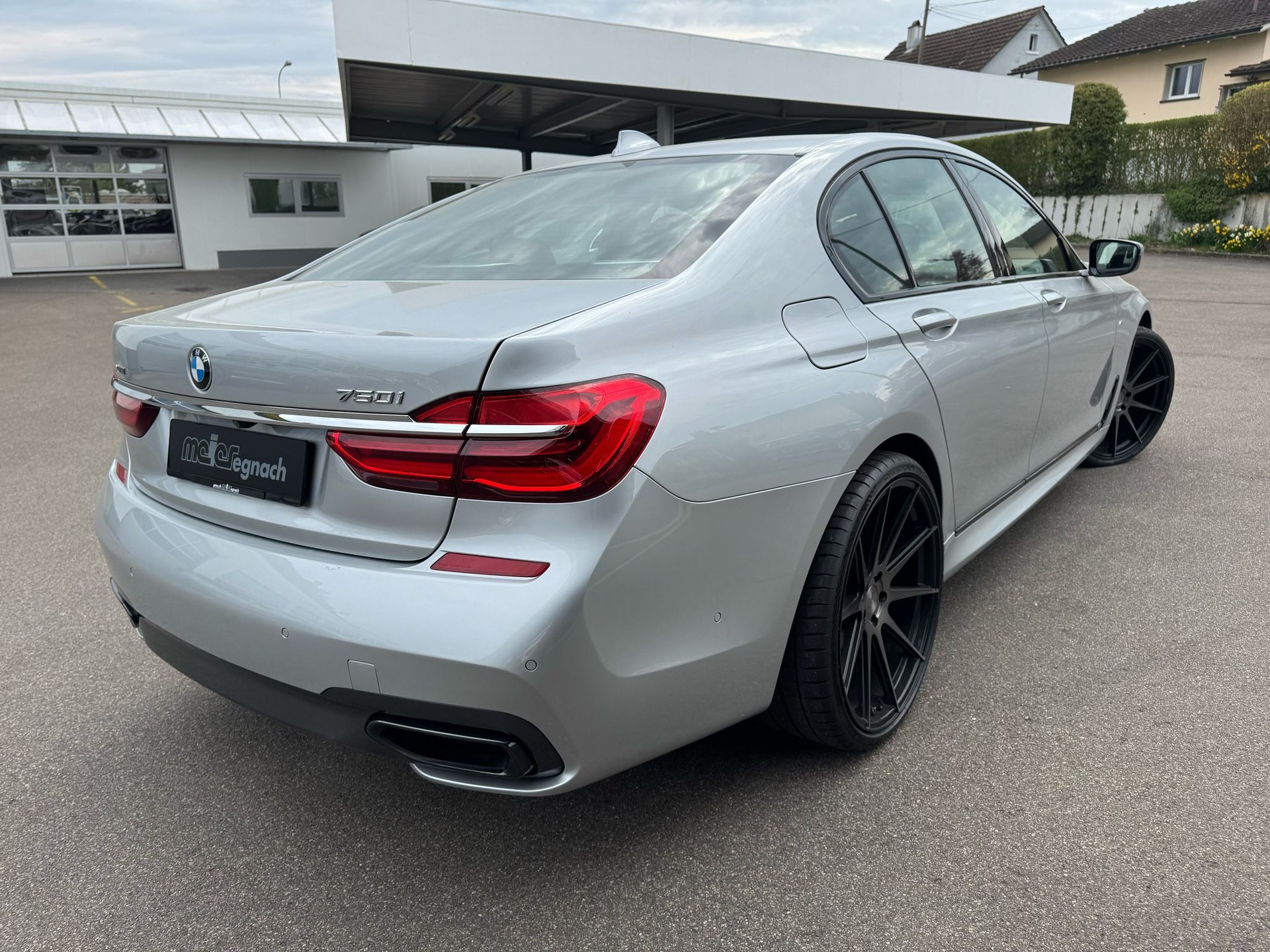 BMW 750i xDrive Steptronic-image-6
