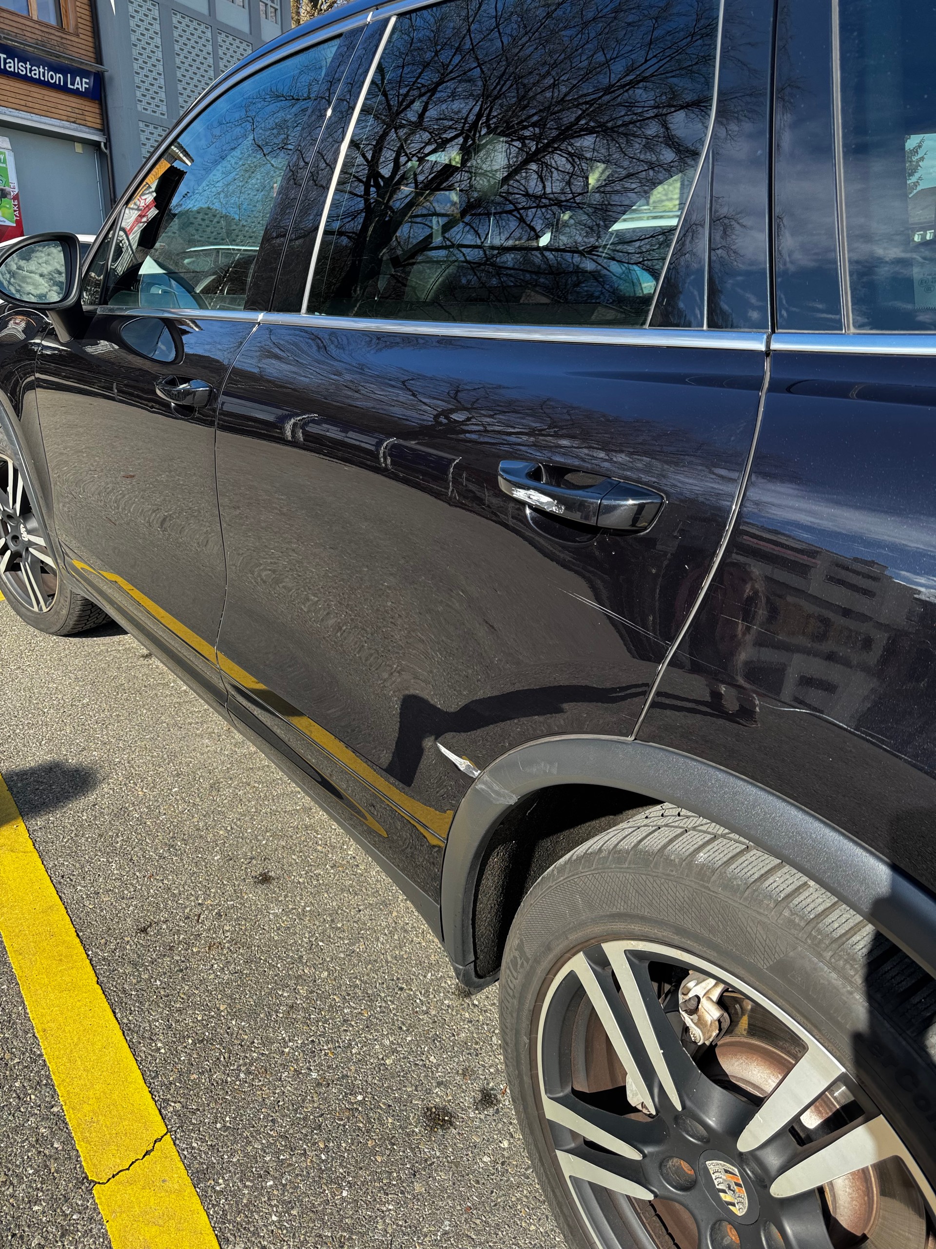PORSCHE Cayenne S Hybrid-image-8