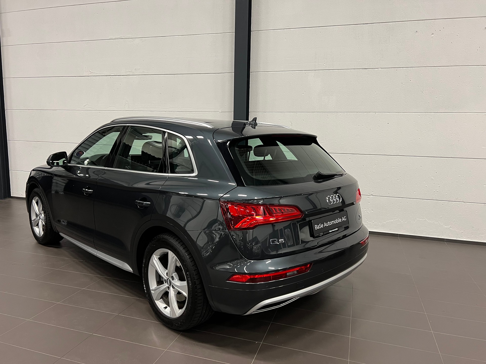 AUDI Q5 2.0 TDI sport quattro S-tronic-image-13