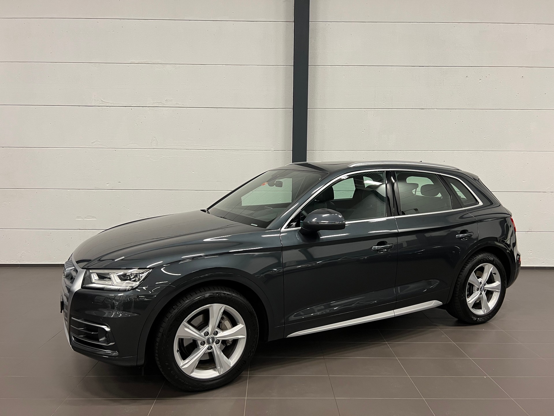 AUDI Q5 2.0 TDI sport quattro S-tronic-image-2