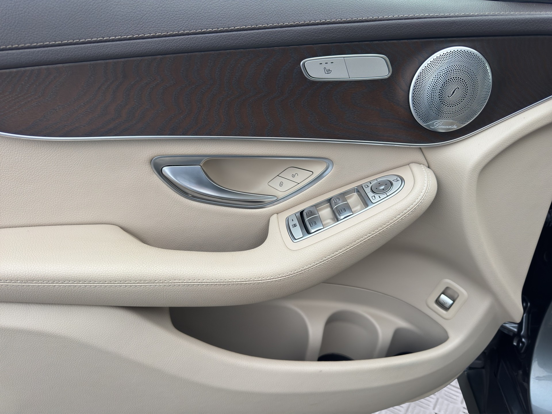 MERCEDES-BENZ GLC 250 d AMG Line 4Matic 9G-Tronic-image-9