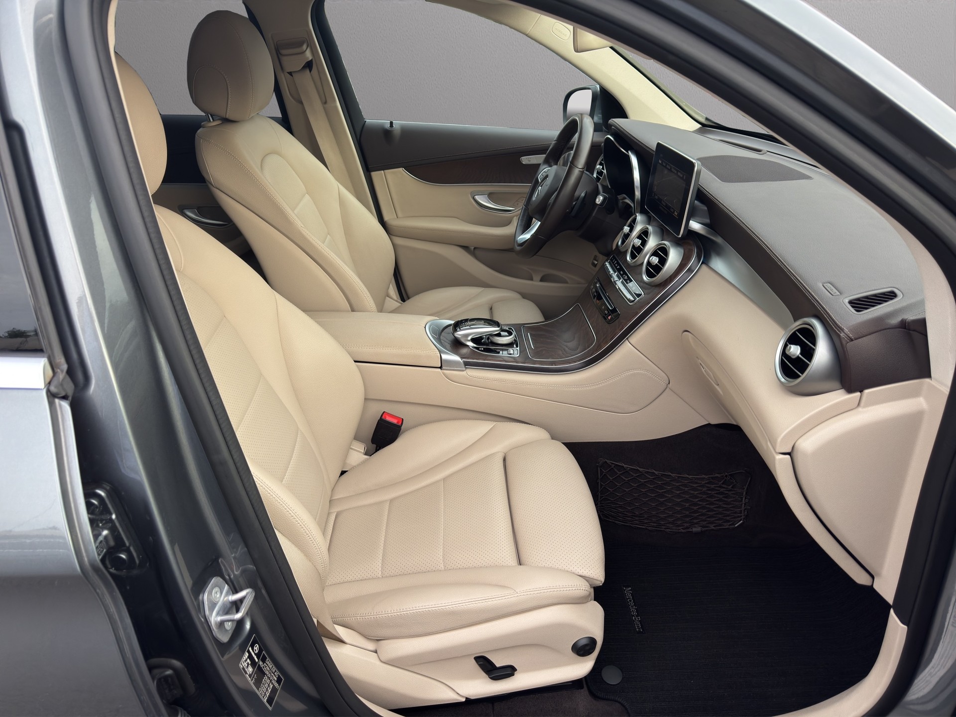 MERCEDES-BENZ GLC 250 d AMG Line 4Matic 9G-Tronic-image-15