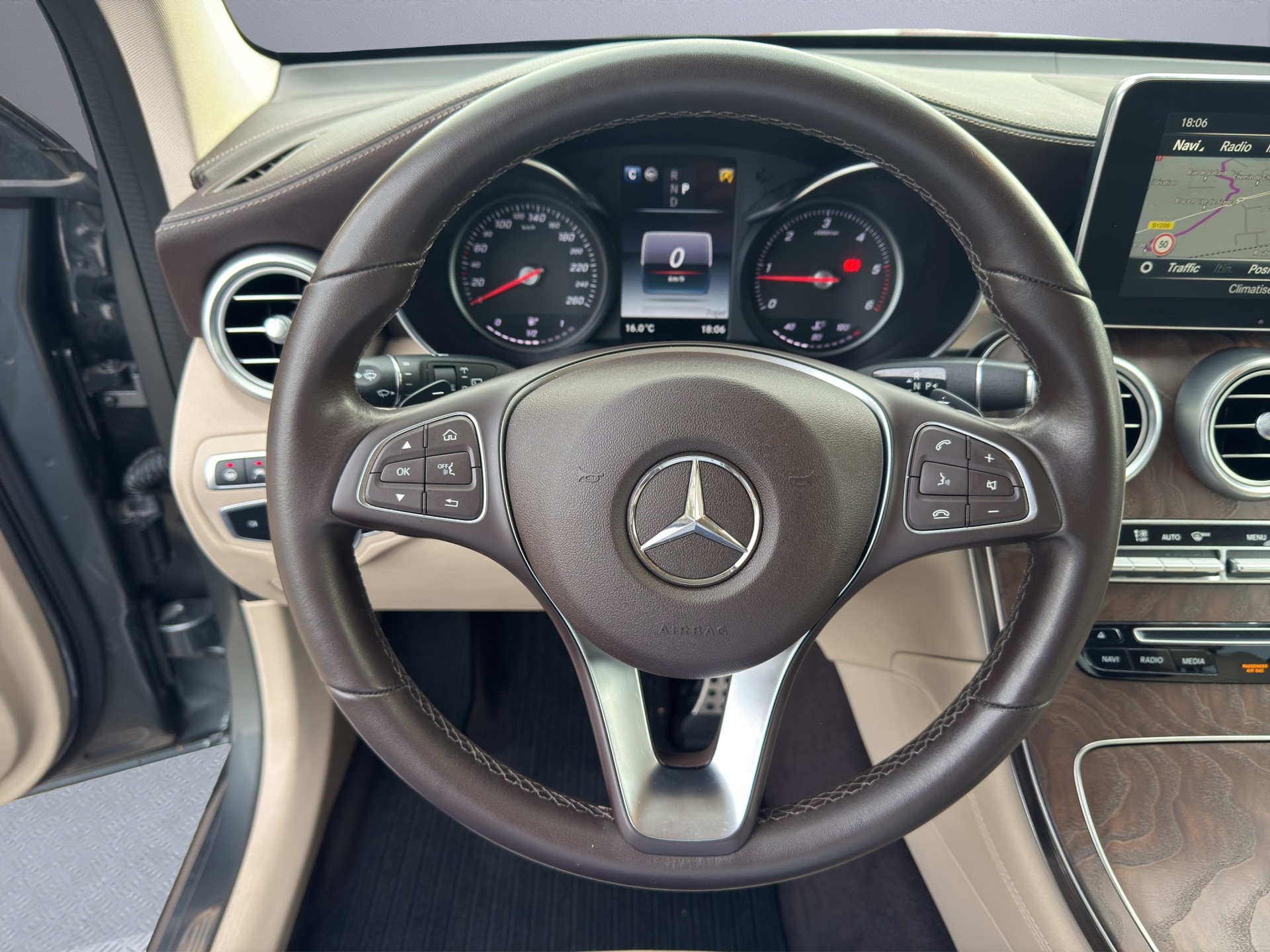MERCEDES-BENZ GLC 250 d AMG Line 4Matic 9G-Tronic-image-11