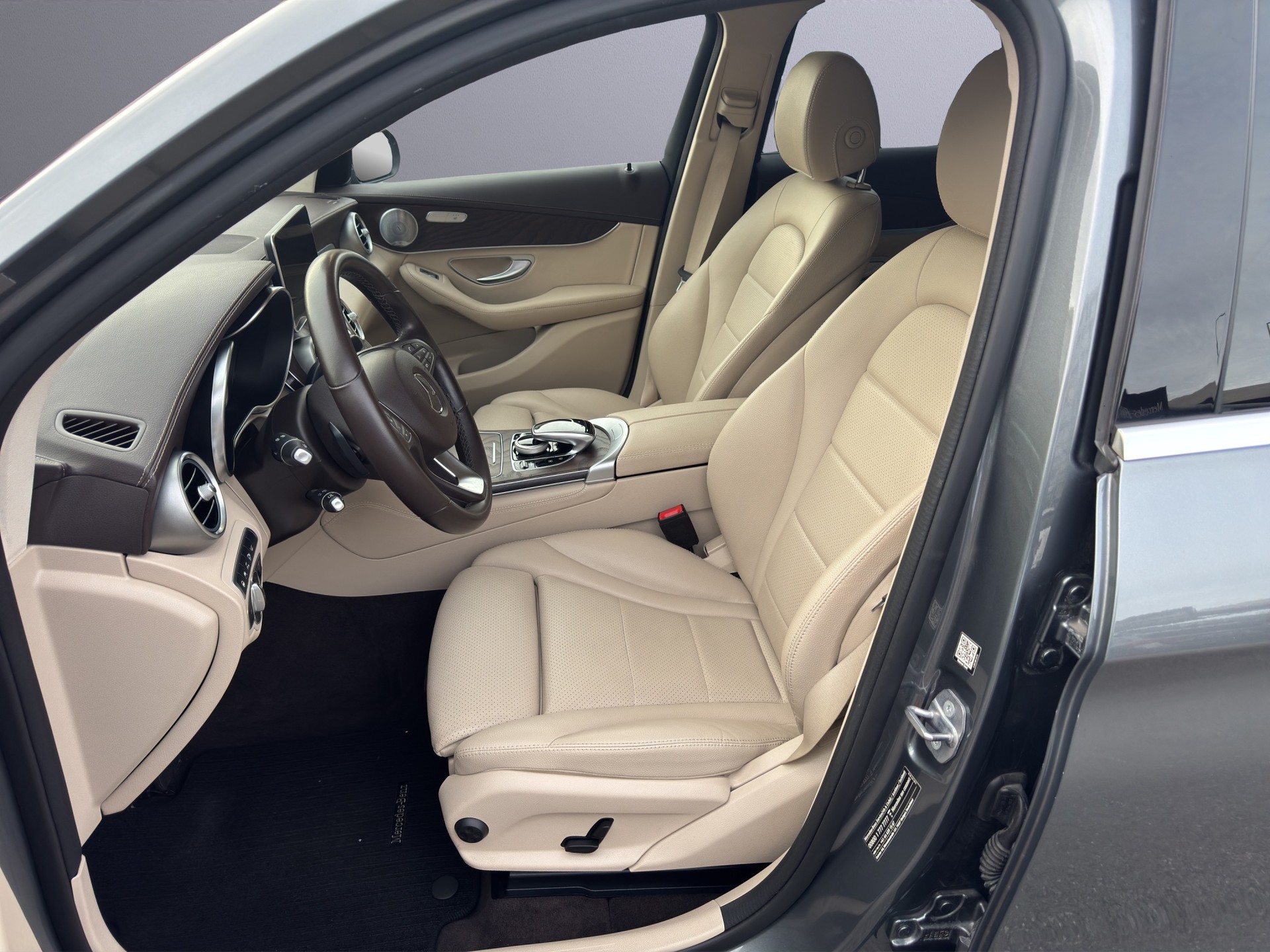 MERCEDES-BENZ GLC 250 d AMG Line 4Matic 9G-Tronic-image-10