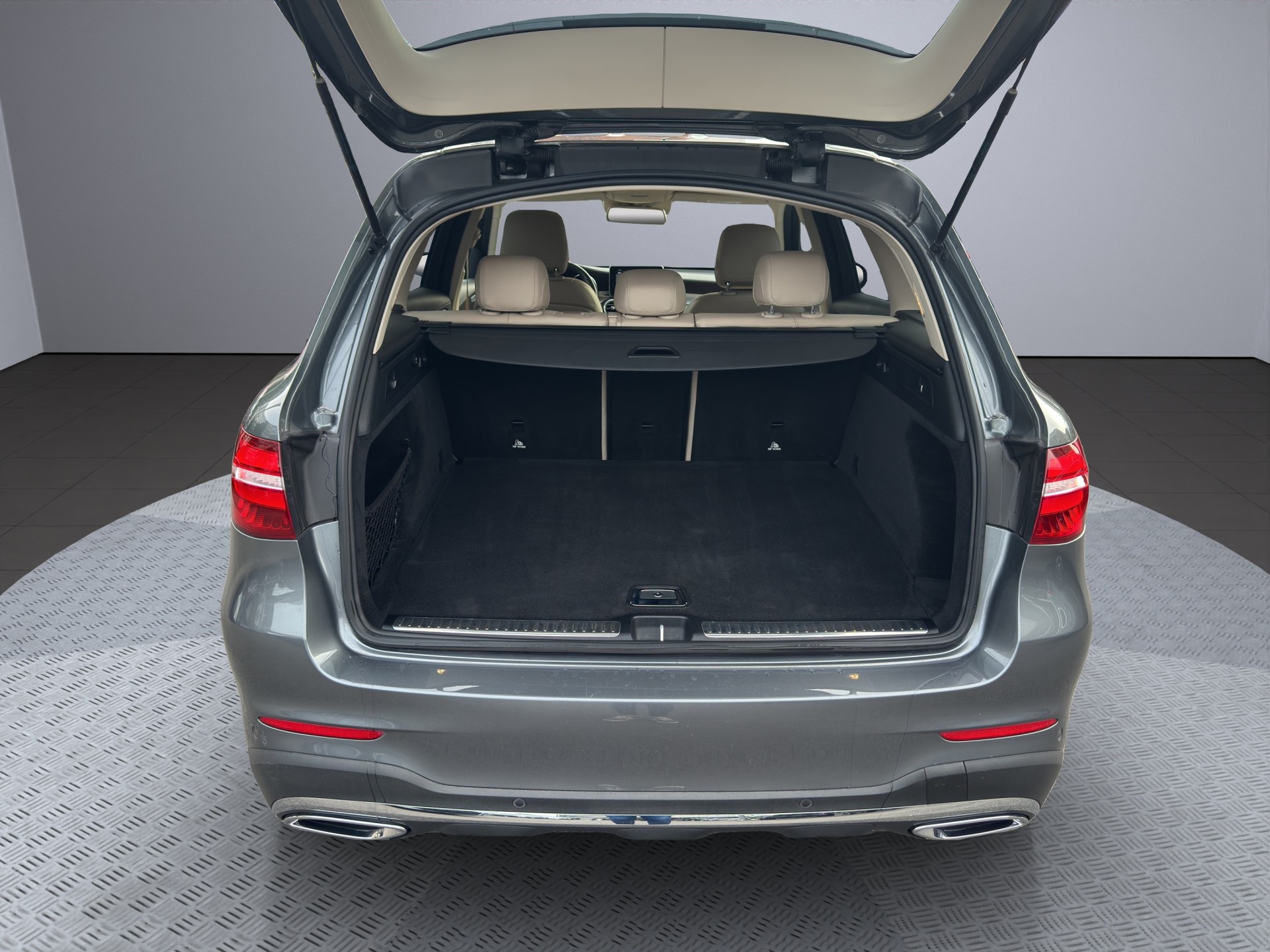 MERCEDES-BENZ GLC 250 d AMG Line 4Matic 9G-Tronic-image-17