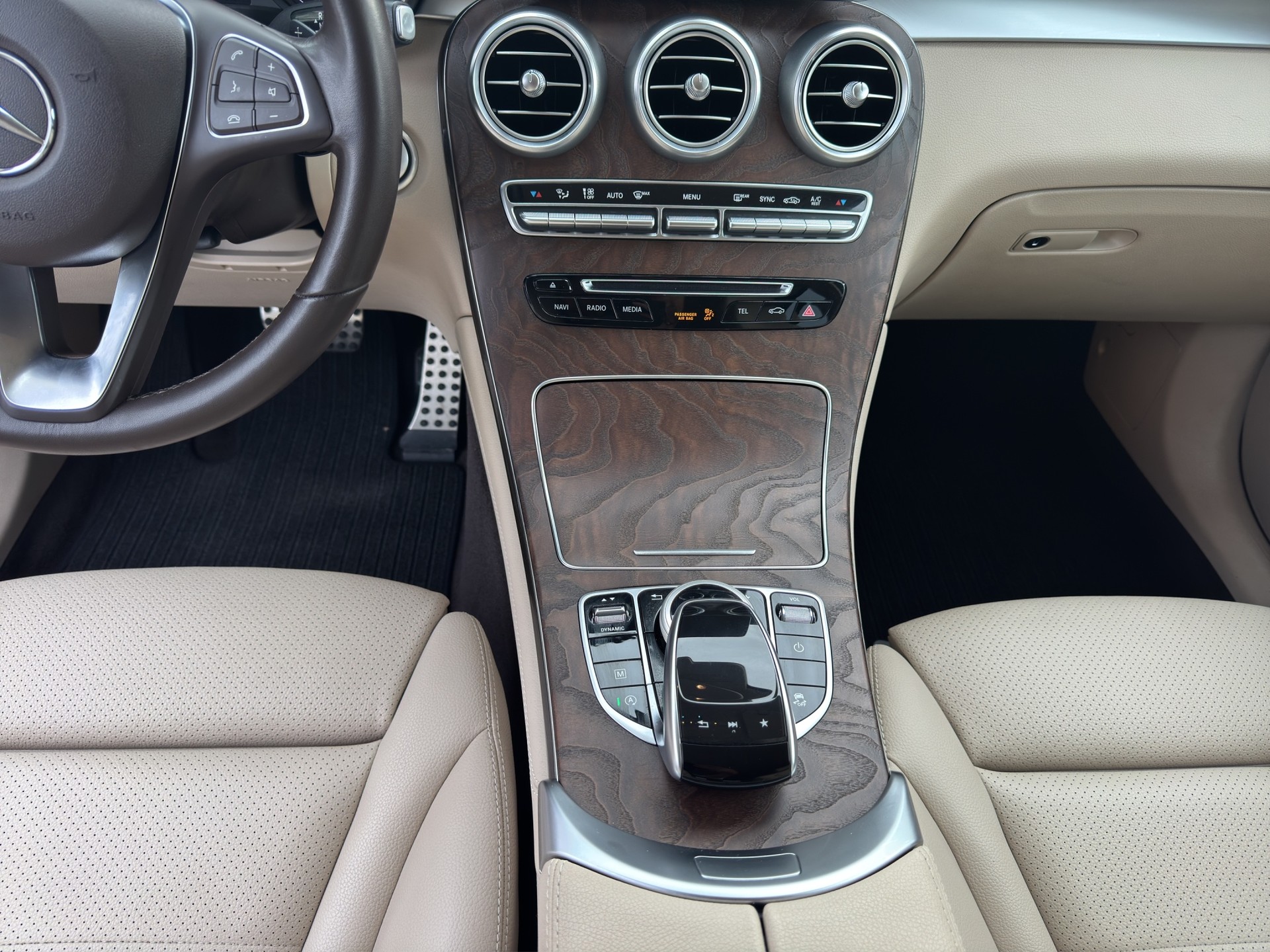 MERCEDES-BENZ GLC 250 d AMG Line 4Matic 9G-Tronic-image-13