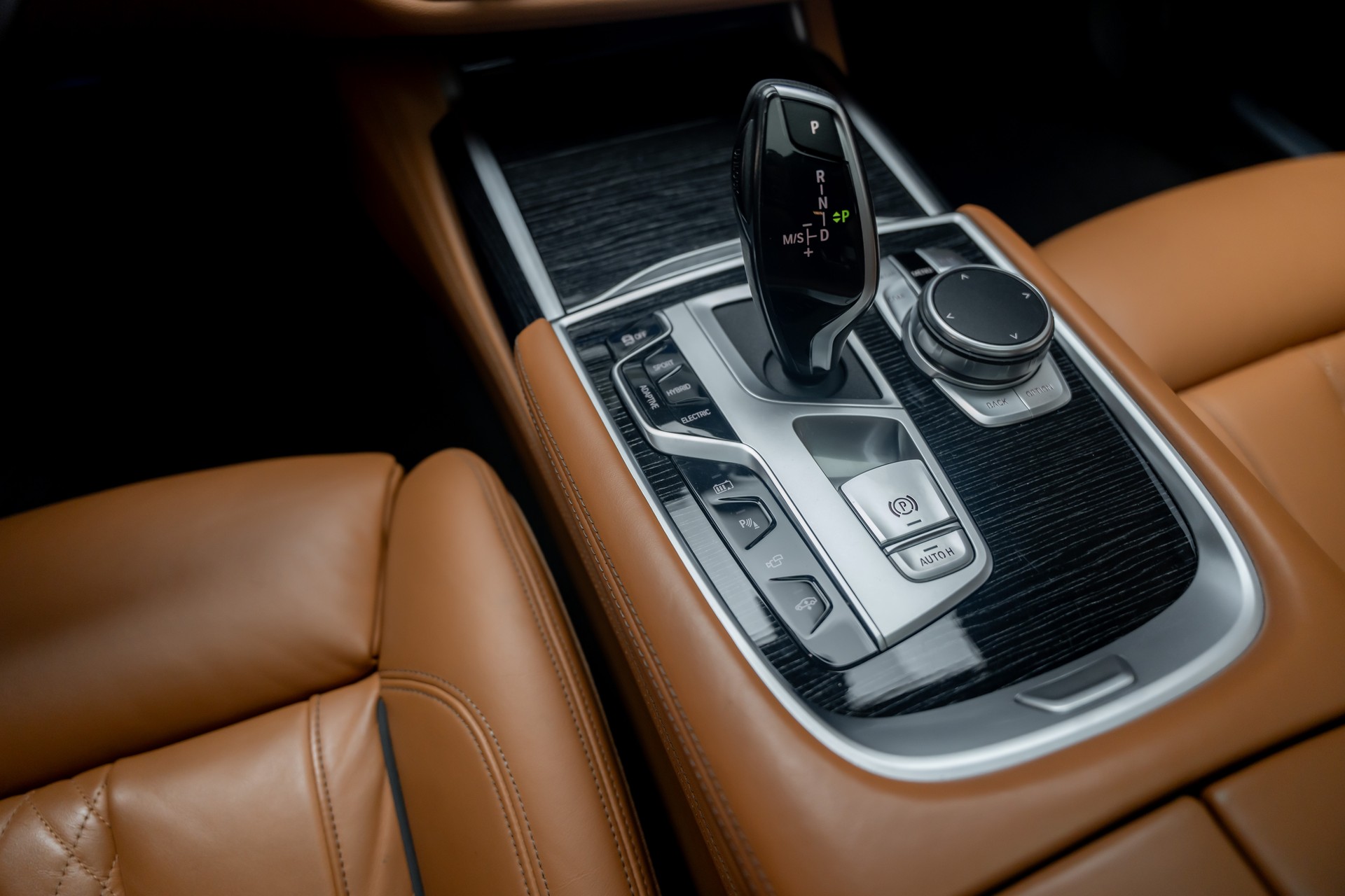 BMW 745Le xDrive Steptronic-image-10