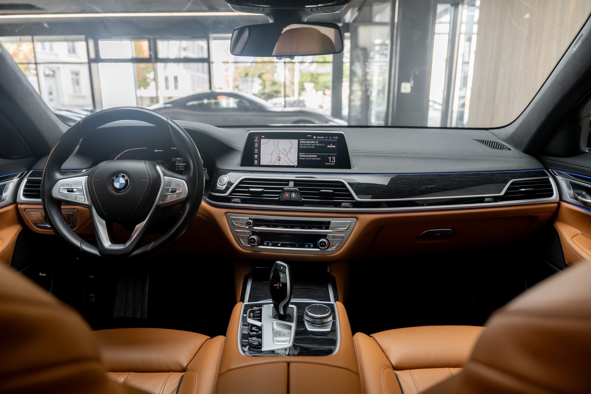 BMW 745Le xDrive Steptronic-showroom-element-2