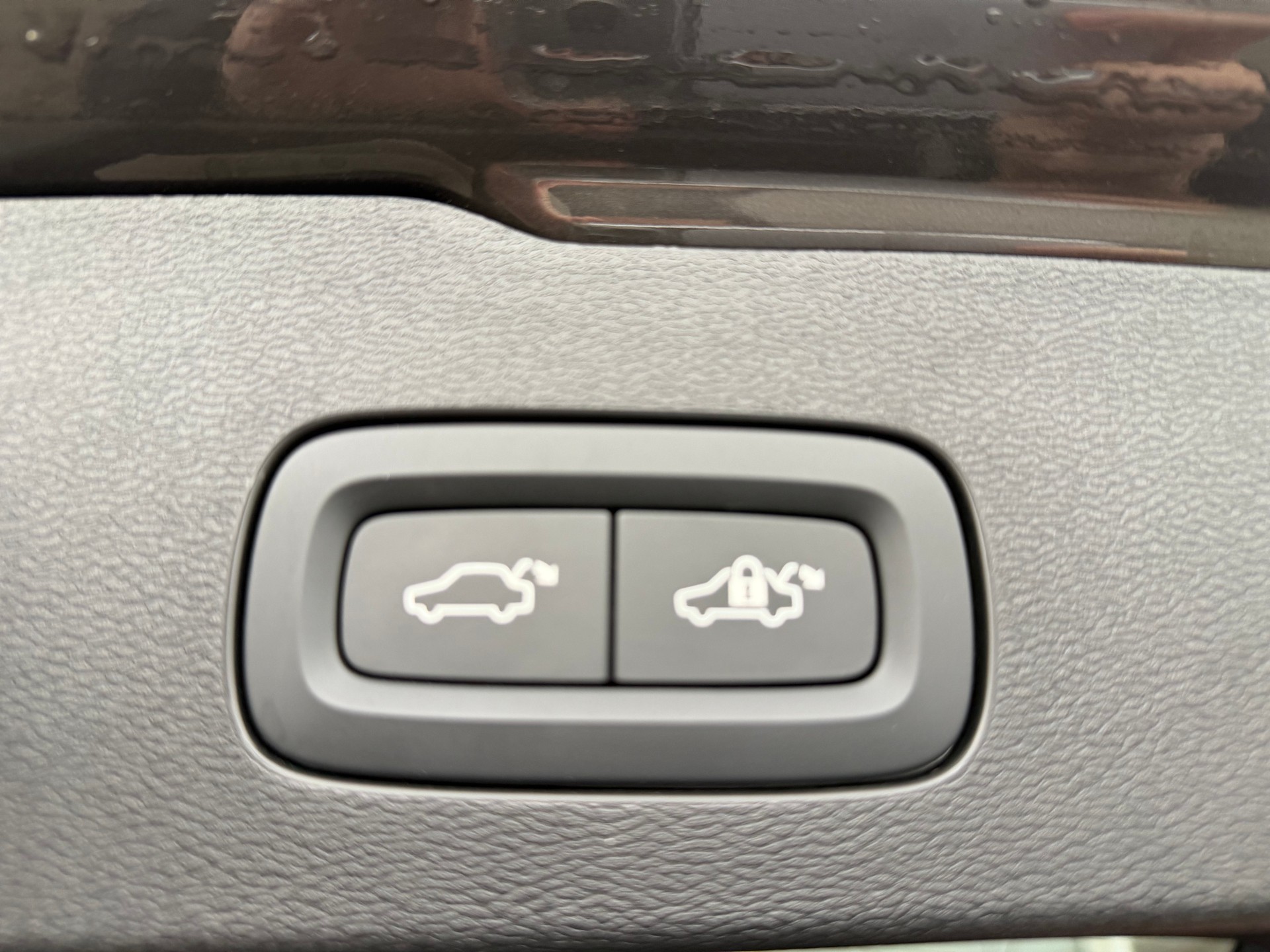 VOLVO V60 T6 eAWD Plus Dark Geartronic-image-19