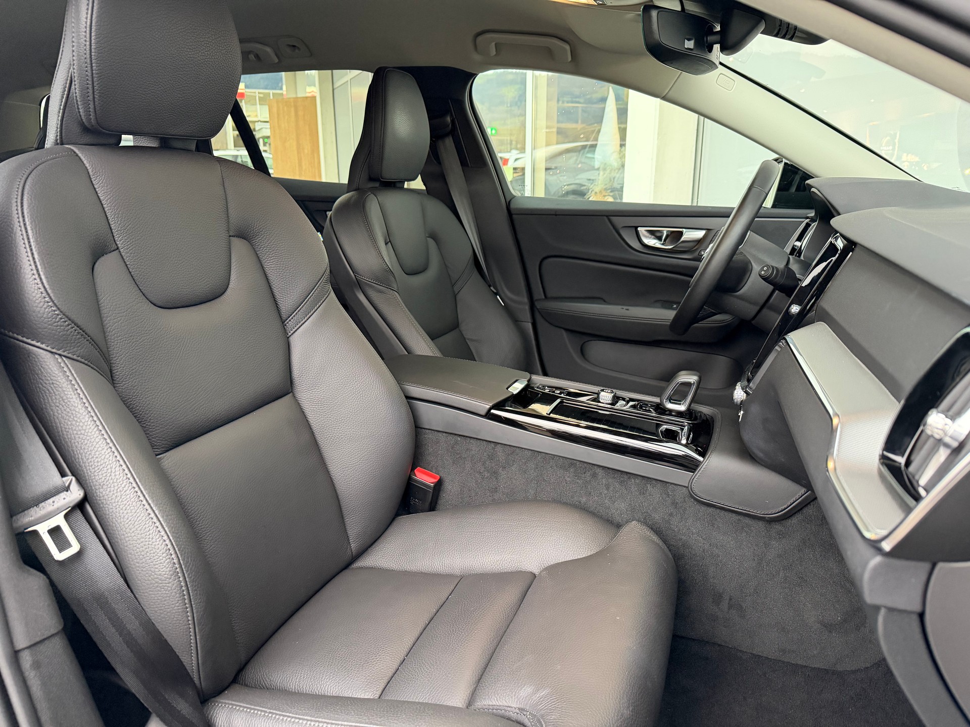 VOLVO V60 T6 eAWD Plus Dark Geartronic-showroom-element-3