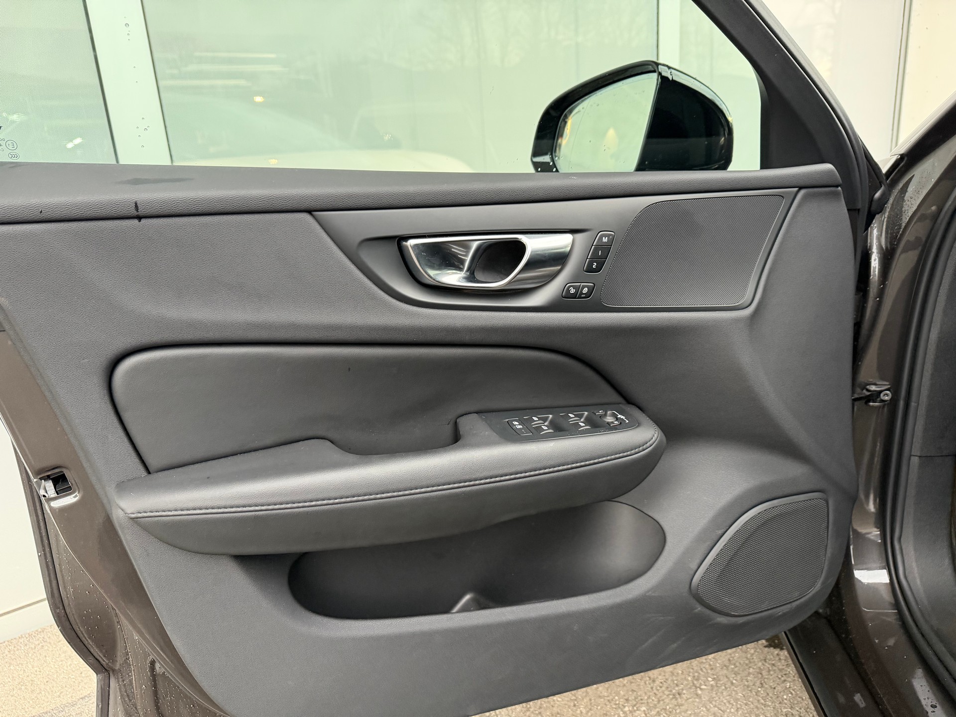 VOLVO V60 T6 eAWD Plus Dark Geartronic-image-10