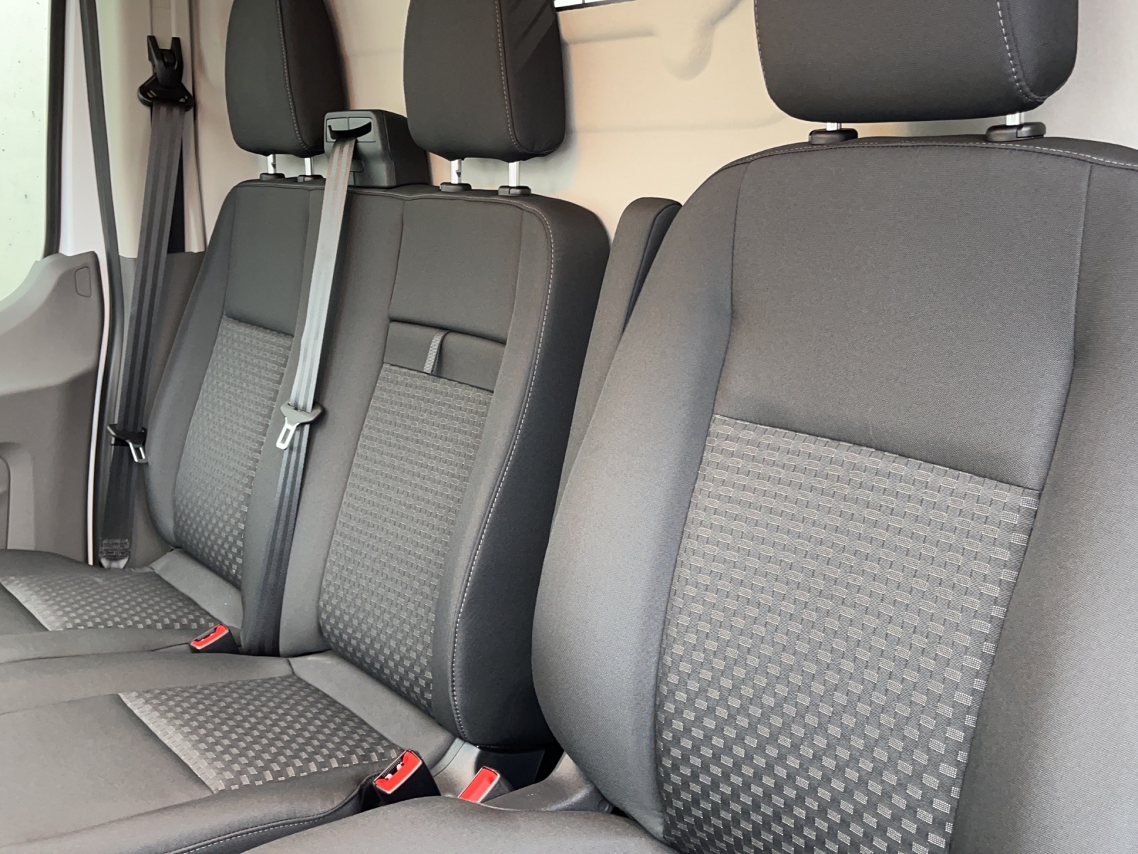 FORD E-Transit Van 390 L2H2 67kWh Trend-image-7