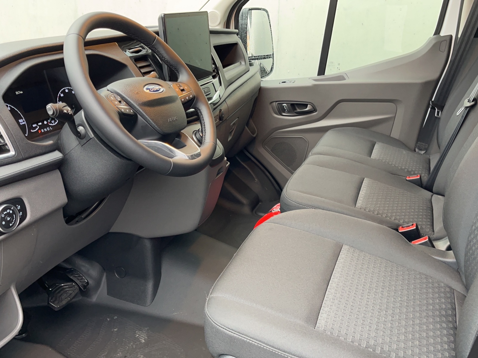 FORD E-Transit Van 390 L2H2 67kWh Trend-image-3