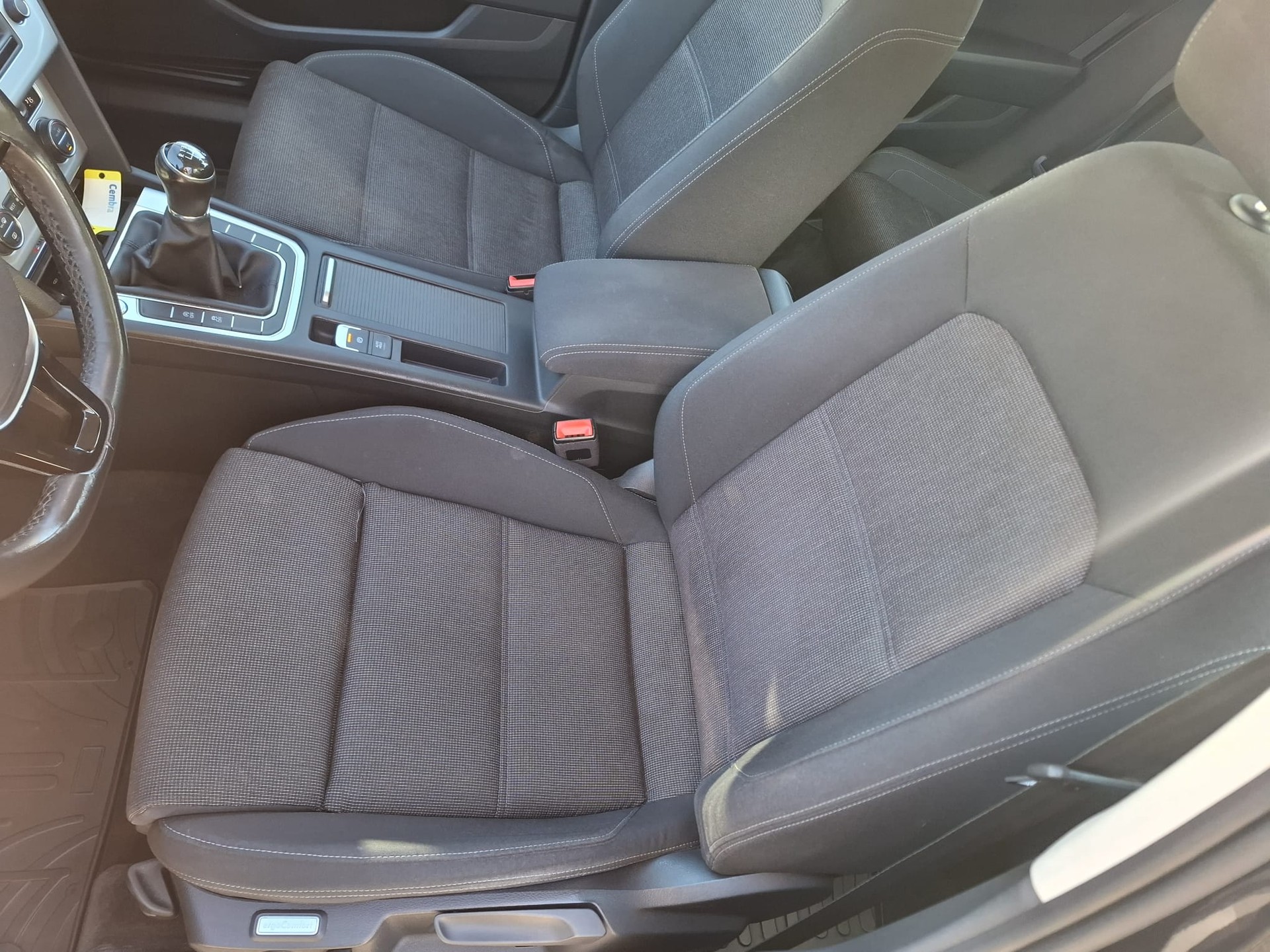 VW Passat Variant 2.0 TDI SCR BMT Comfortline 4Motion-image-9