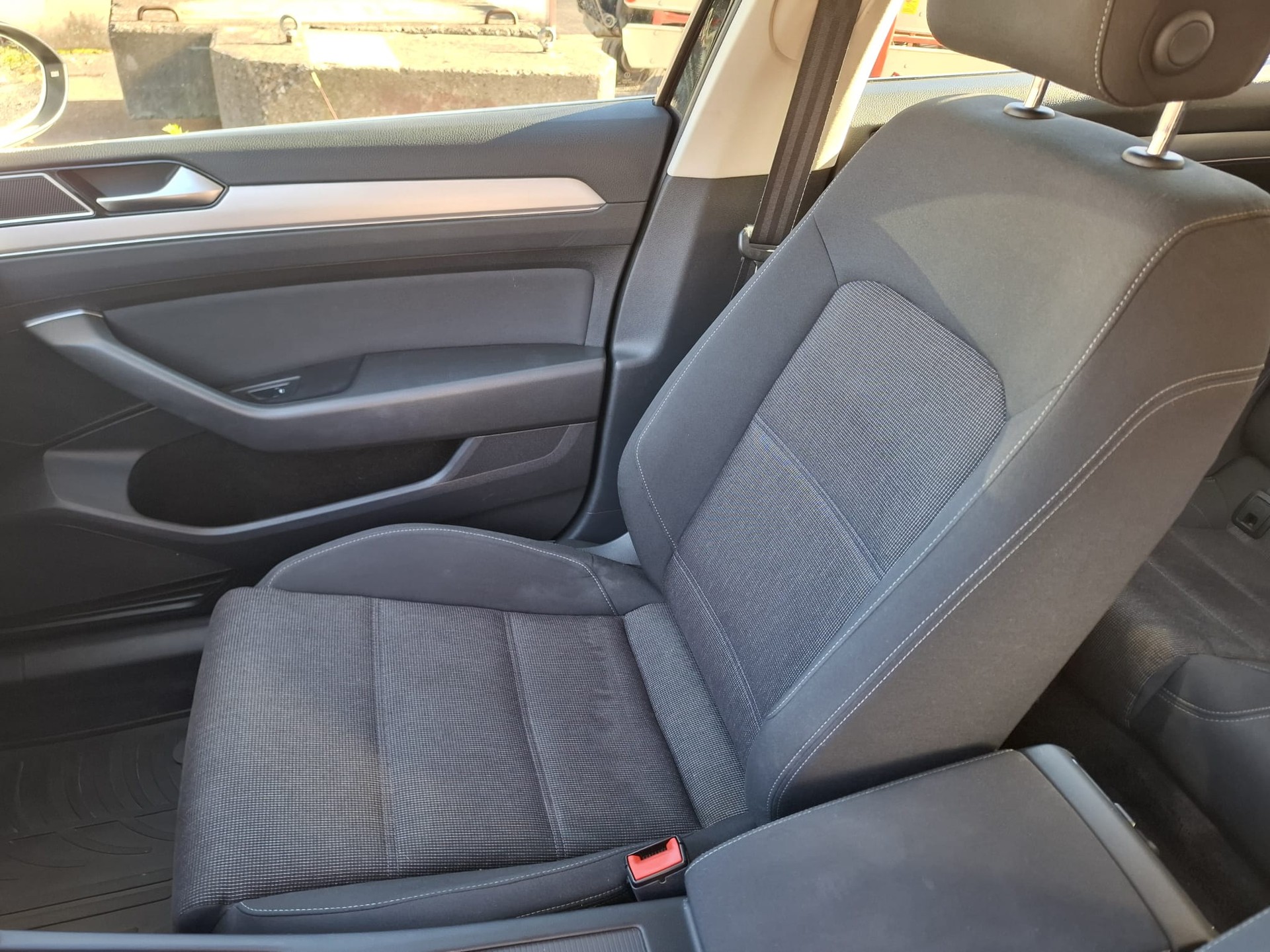 VW Passat Variant 2.0 TDI SCR BMT Comfortline 4Motion-image-8