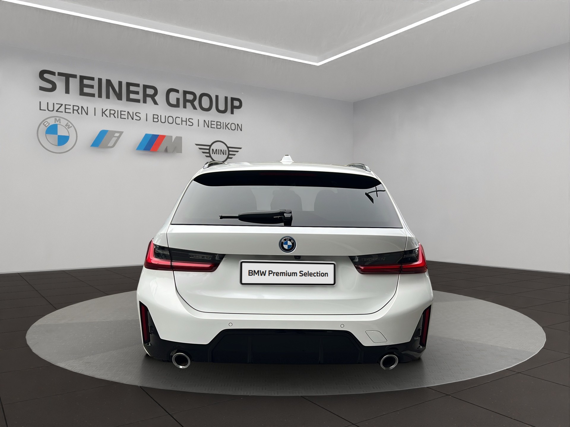 BMW 330e x DriveTouring Steptronic M Sport-image-8